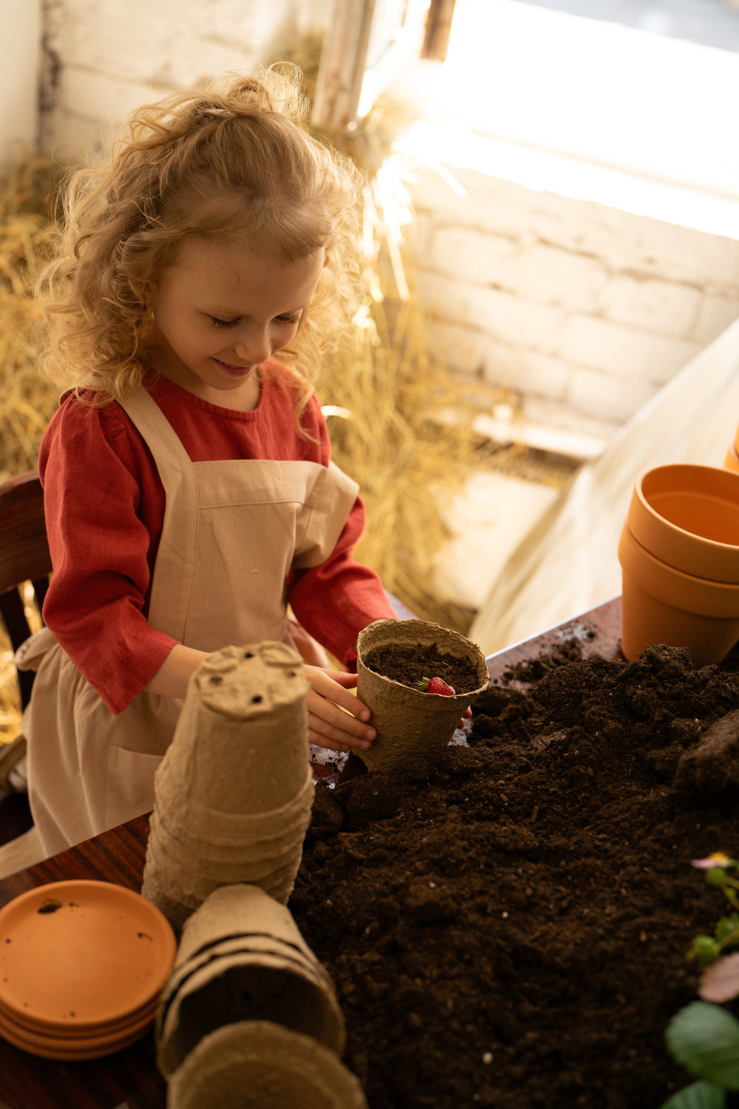 Маленькие садоводы. Ваш фотограф Tetiana Kolos, найду самый удачный ракурс и словлю момент