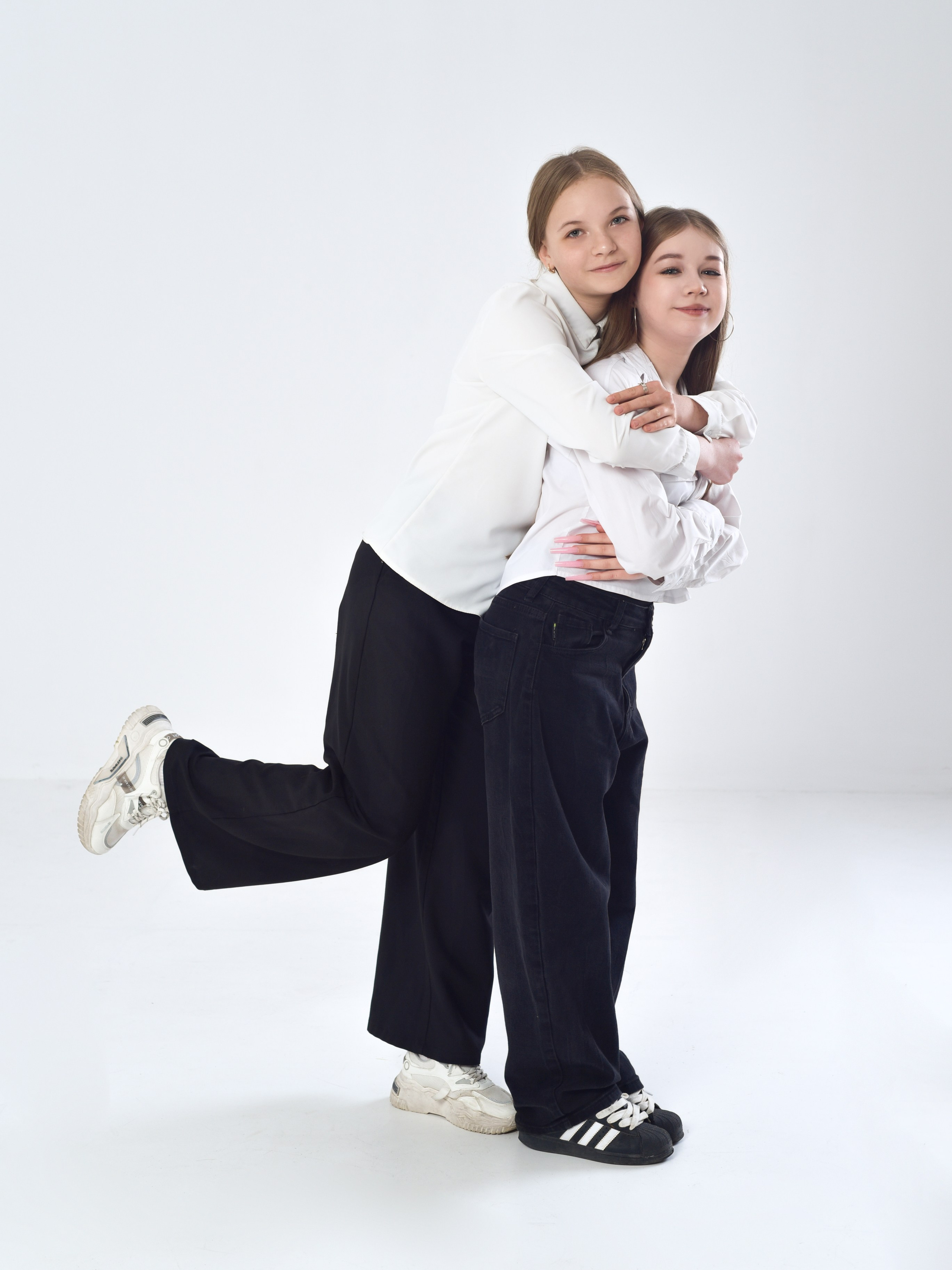 Альбом на окончание школы 9 и 11 класс «Взрывной». Выпускные альбомы в Тюмени для школ, садов, вузов спортивных секций