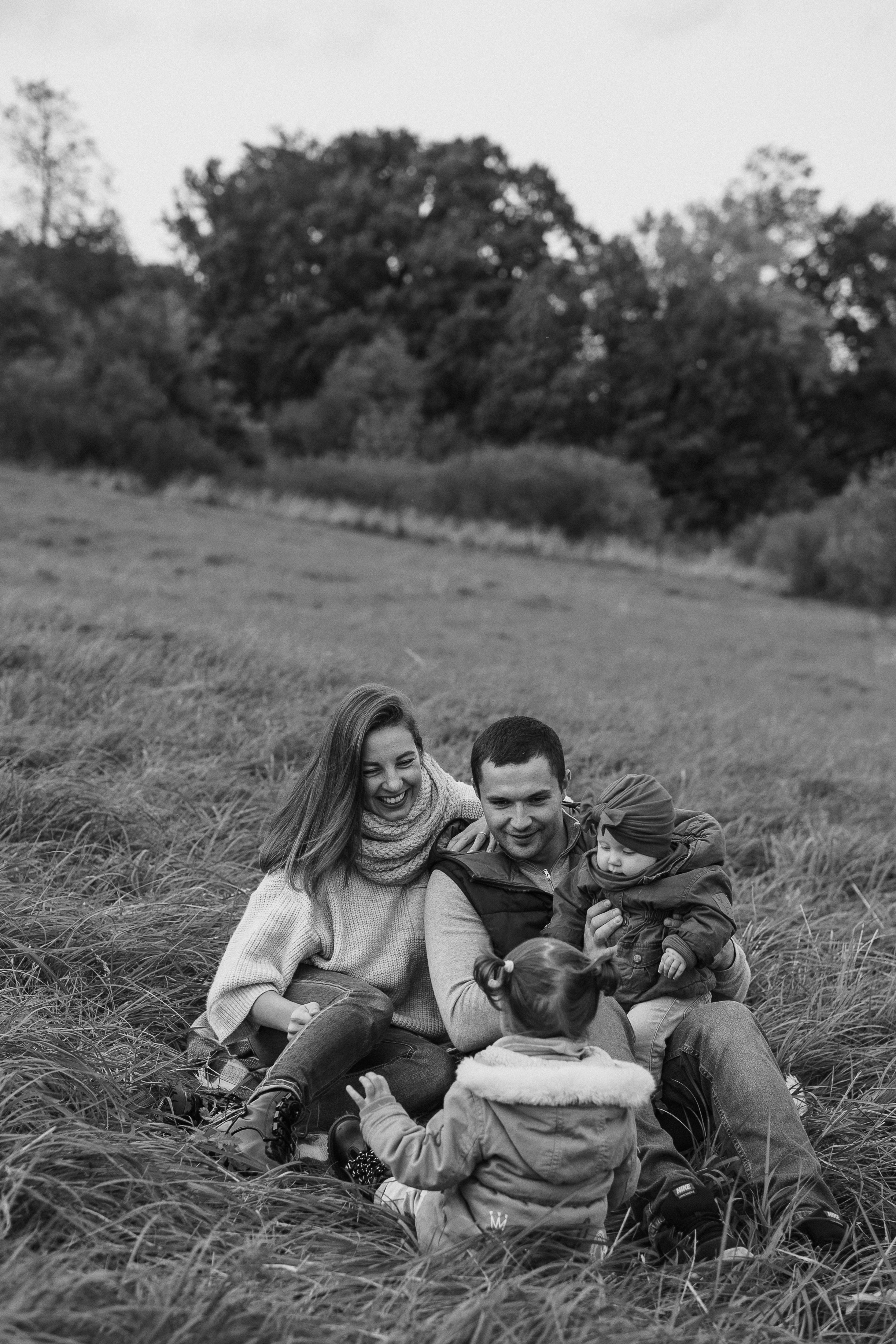 Семья Алеси и Ульяны на природе. Фотограф Ольга Игорева