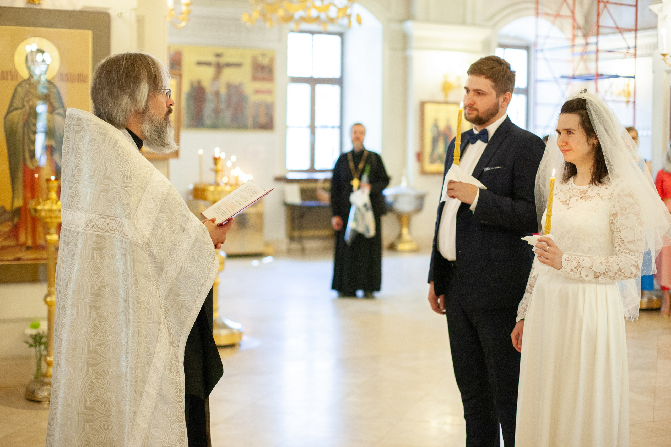 Венчание в храме Преображения Господня, стиль «Kodak Vision 500T». Фотограф на крещение/венчание