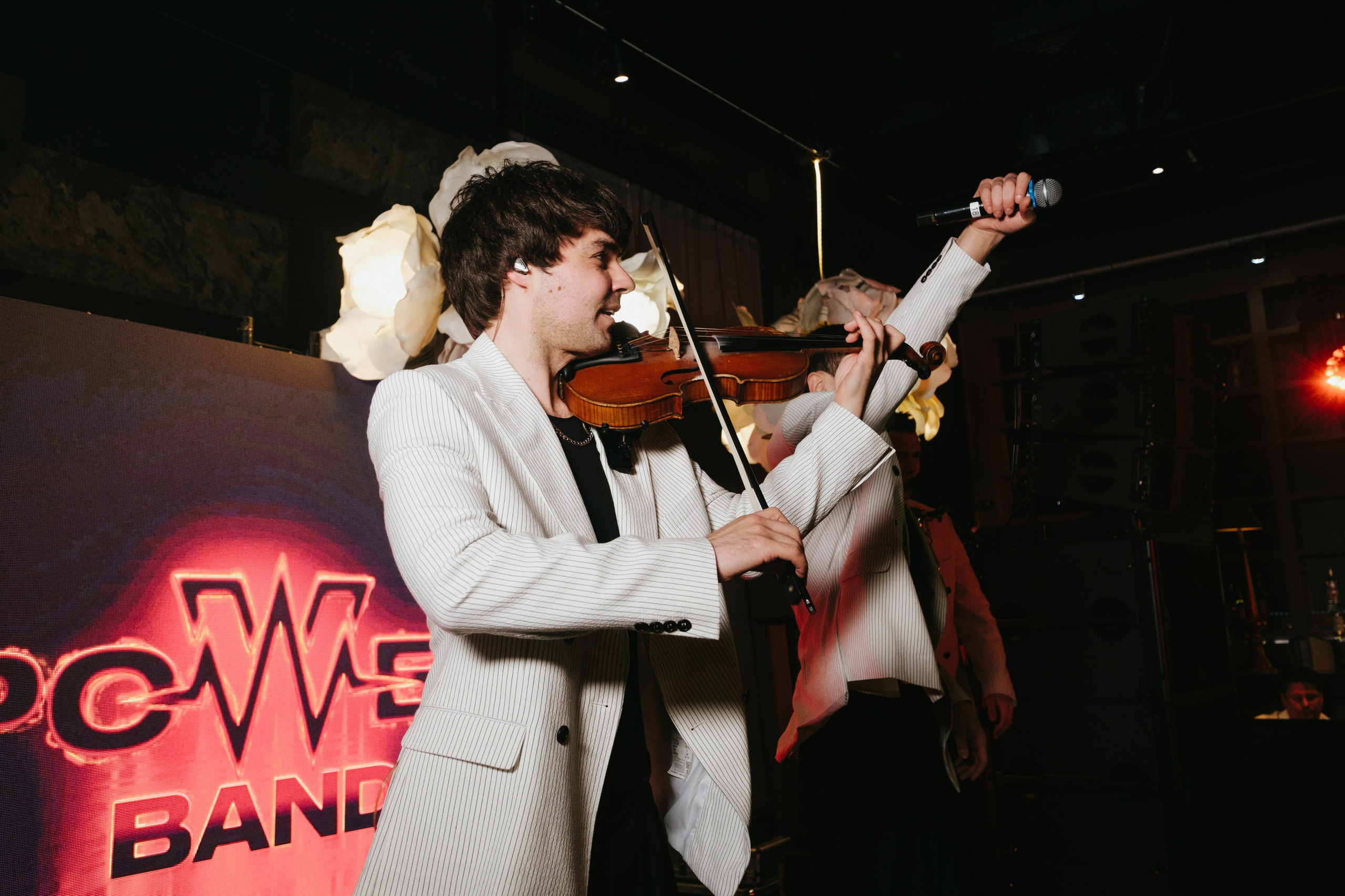 Корпоратив в Сириусу (Адлер) 10 лет компании. Свадебный фотограф Денис Ожигин в Краснодаре и крае. Эмоциональная и стильная съемка вашего дня