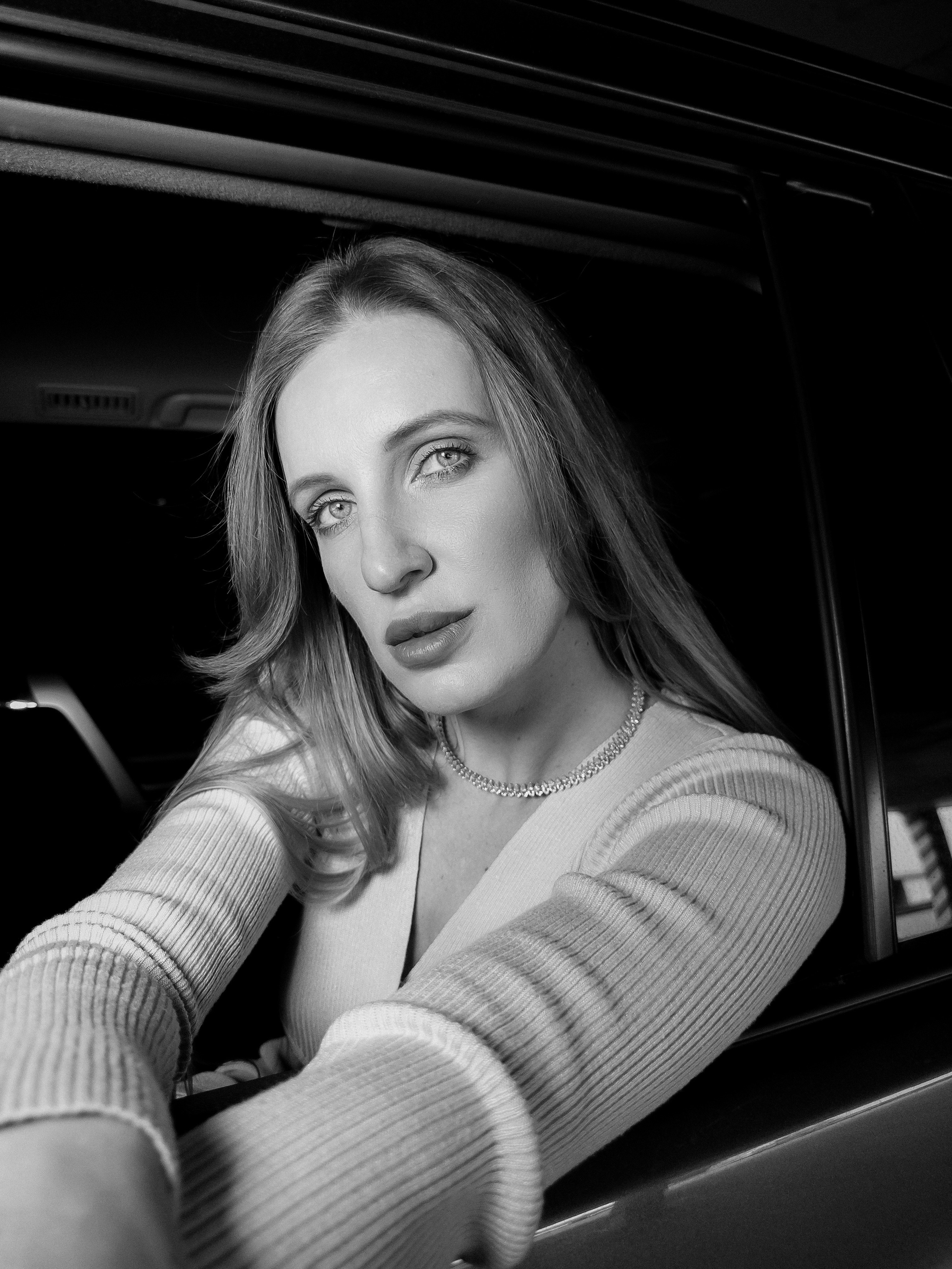 Женя | Элегантность на парковке. Фотограф Барнаул Софья Бояринова