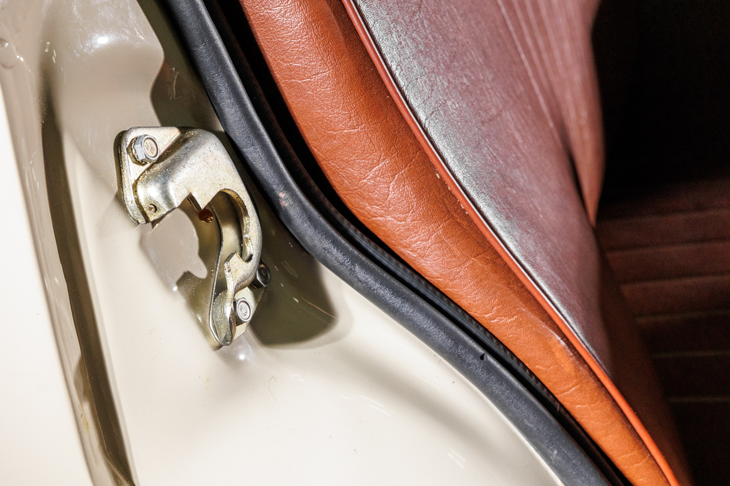 Автомобильная фотосъемка ВАЗ 2101 после реставрации в Бюро "Наследие"