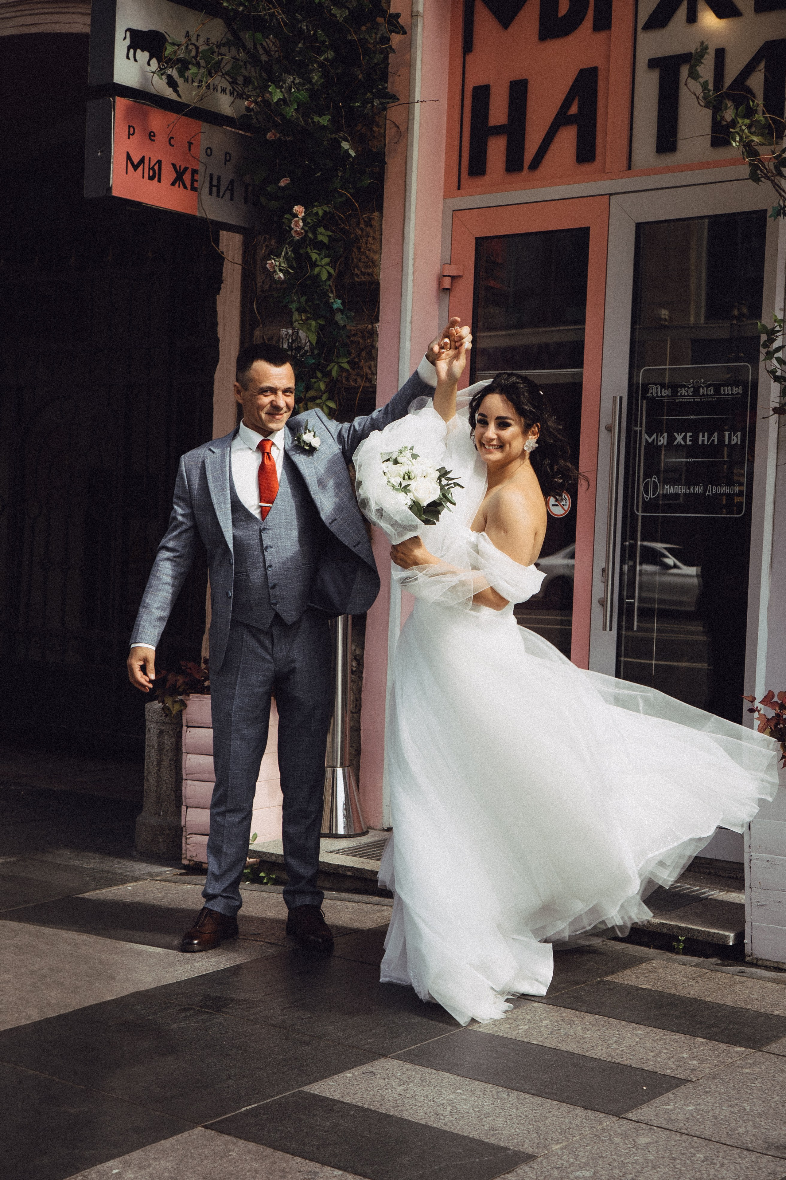 СВАДЕБНАЯ ПРОГУЛКА РЕСТОРАН МЫ ЖЕ НА ТЫ И ФОТОСЕССИИЯ С АВТОМОБИЛЕМ. Профессиональный фотограф, Санкт-Петербург — Виктория Богомолова