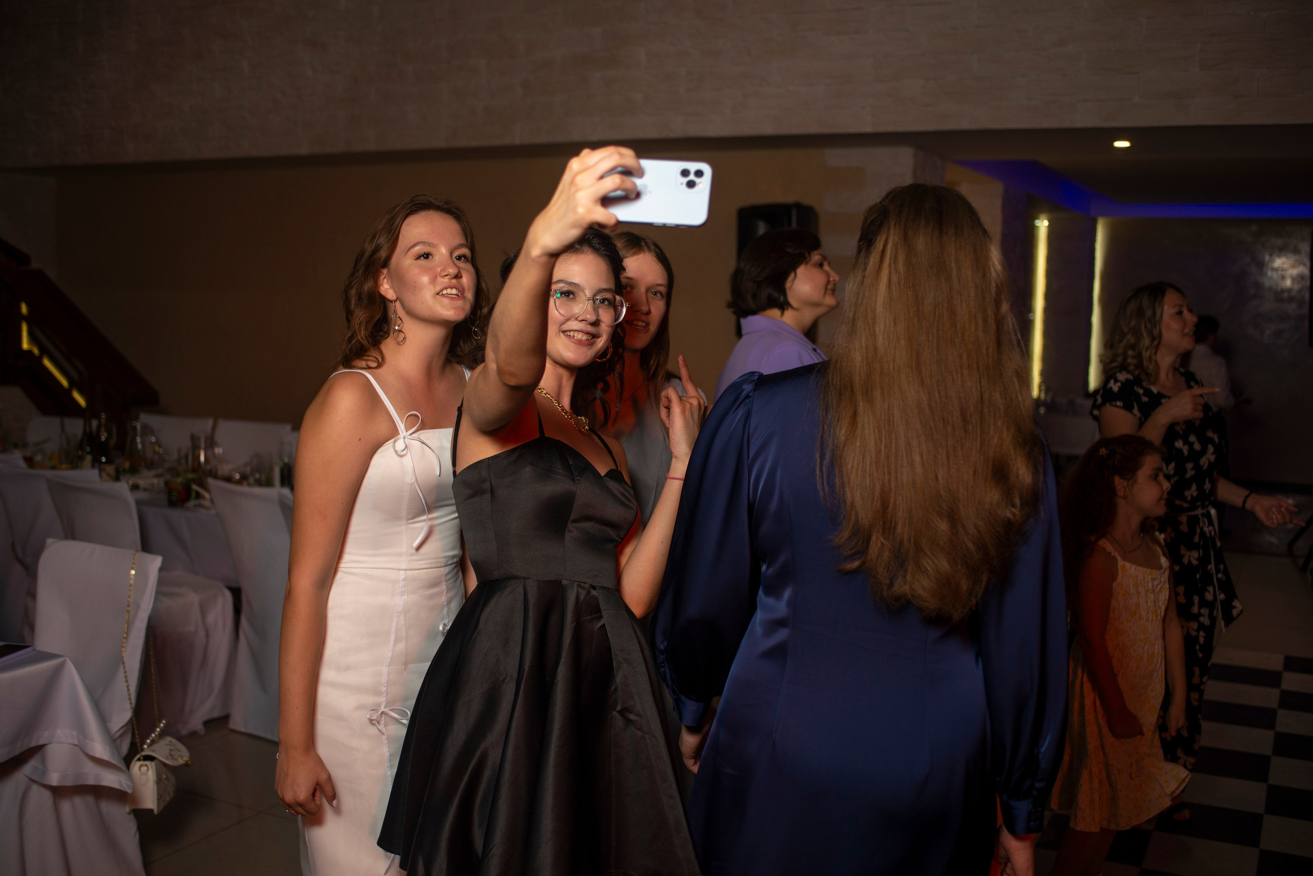 Репортажная фотосъемка выпускного дня. Выпускные альбомы Екатеринбург