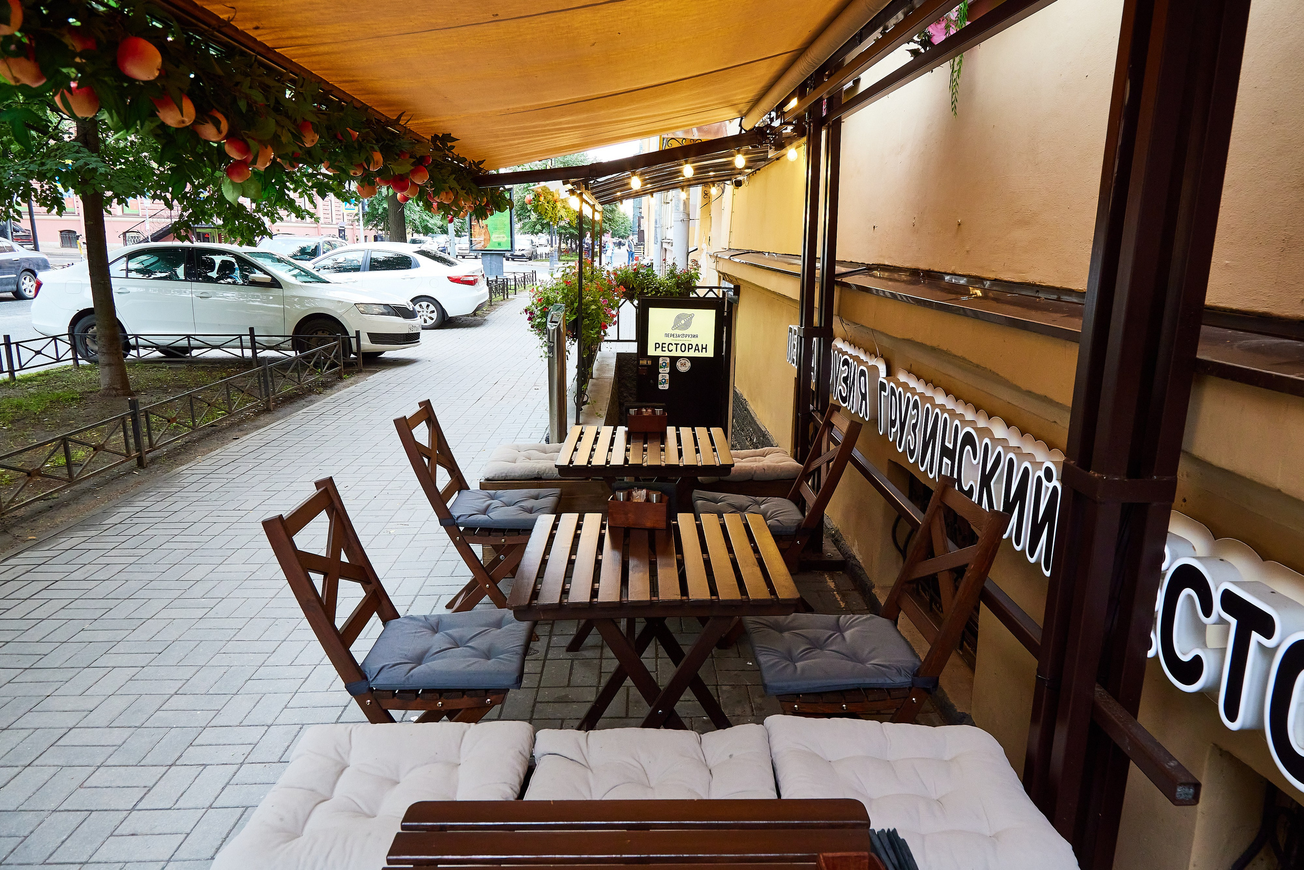 Ресторан ПерезаГрузия на улице Маяковского. Фотограф Анастасия Леонтьева Санкт-Петербург