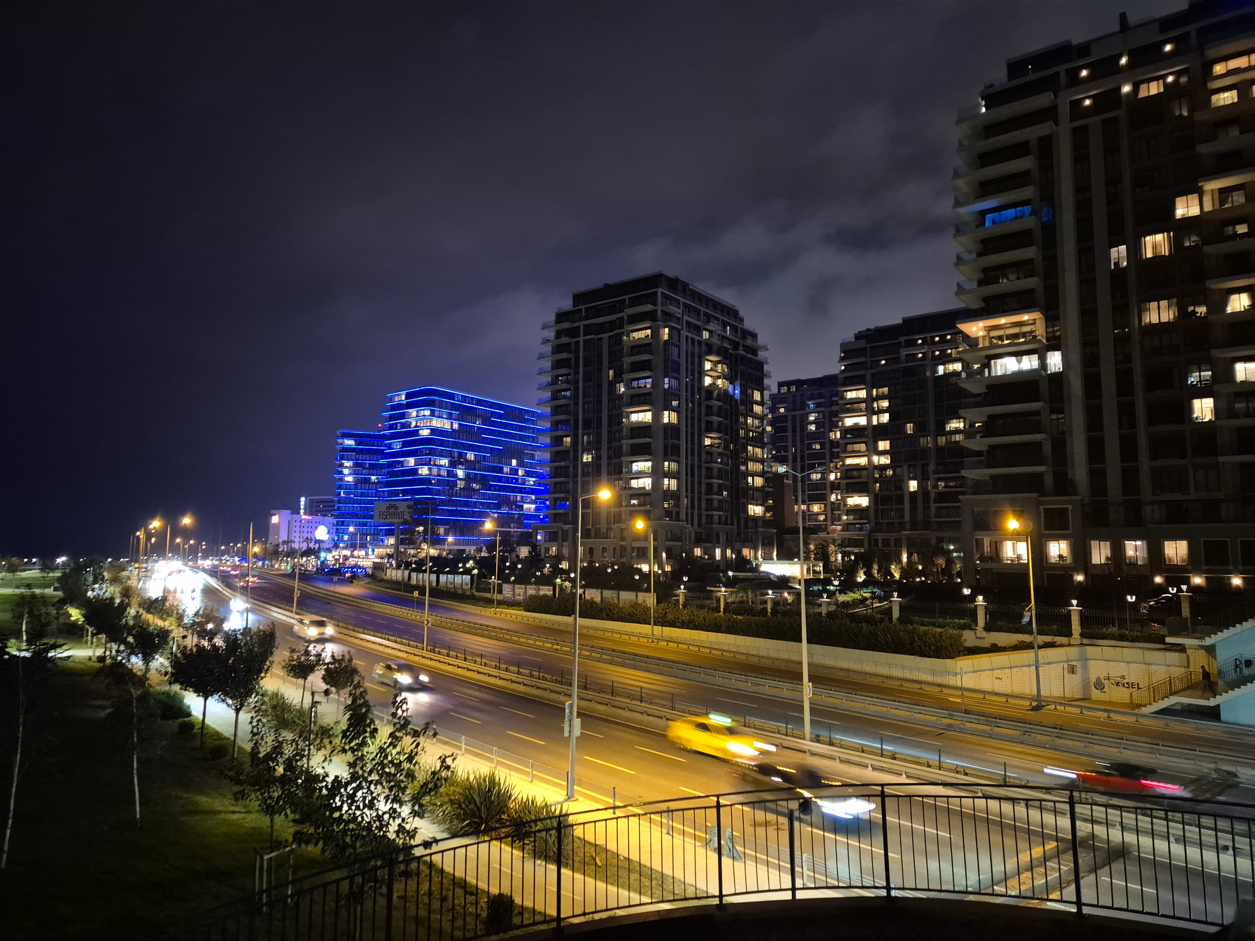 Район Зейтинбурну - чем-то напомнил район Waterfront в Белграде. Новостройки, жилье премиум класса, рестораны-музеи-театр в исторических постройках