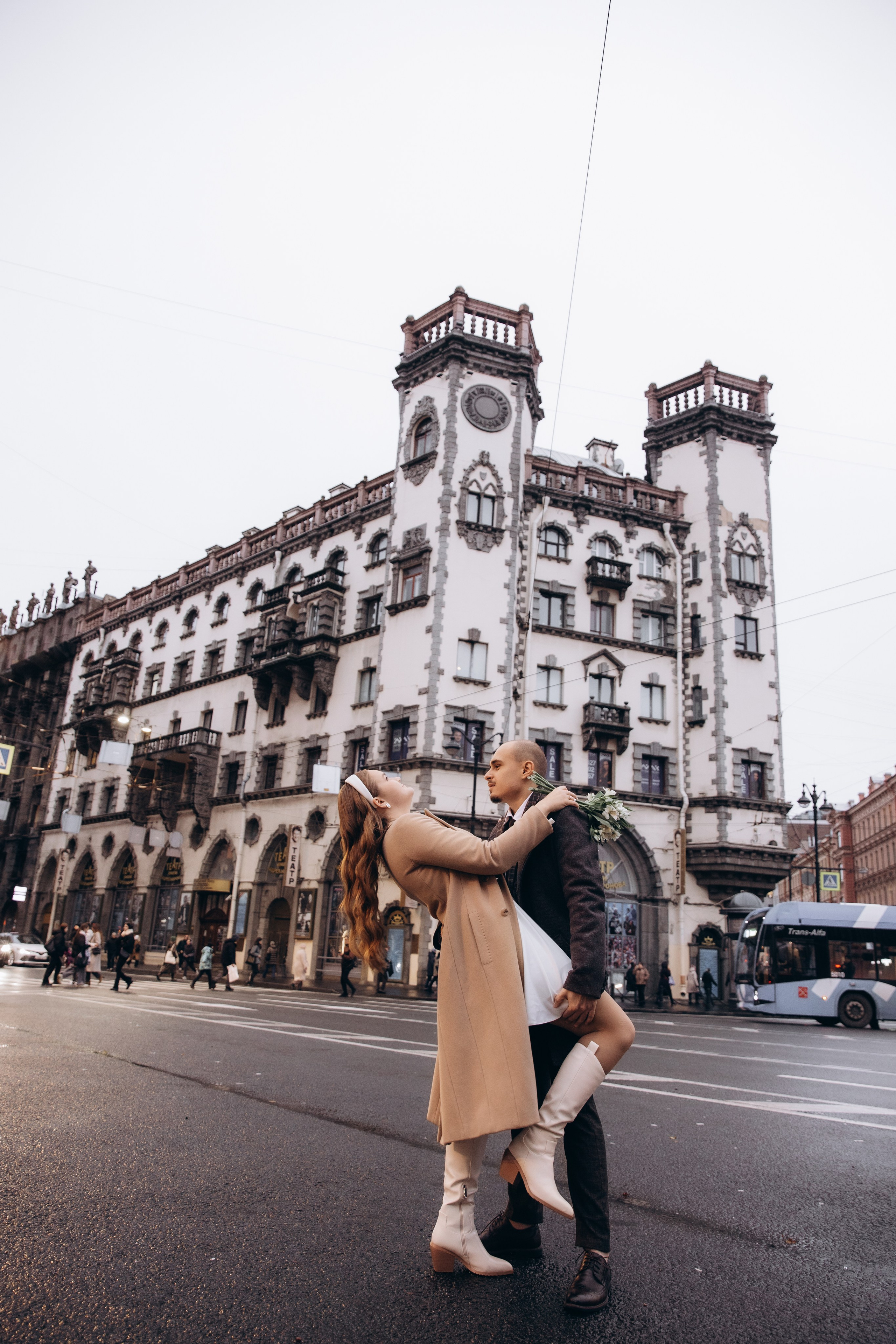 Свадебная фотосессия в загсе Петроградского района и прогулка. Фотограф в Санкт-Петербурге Разиля Идиятуллина