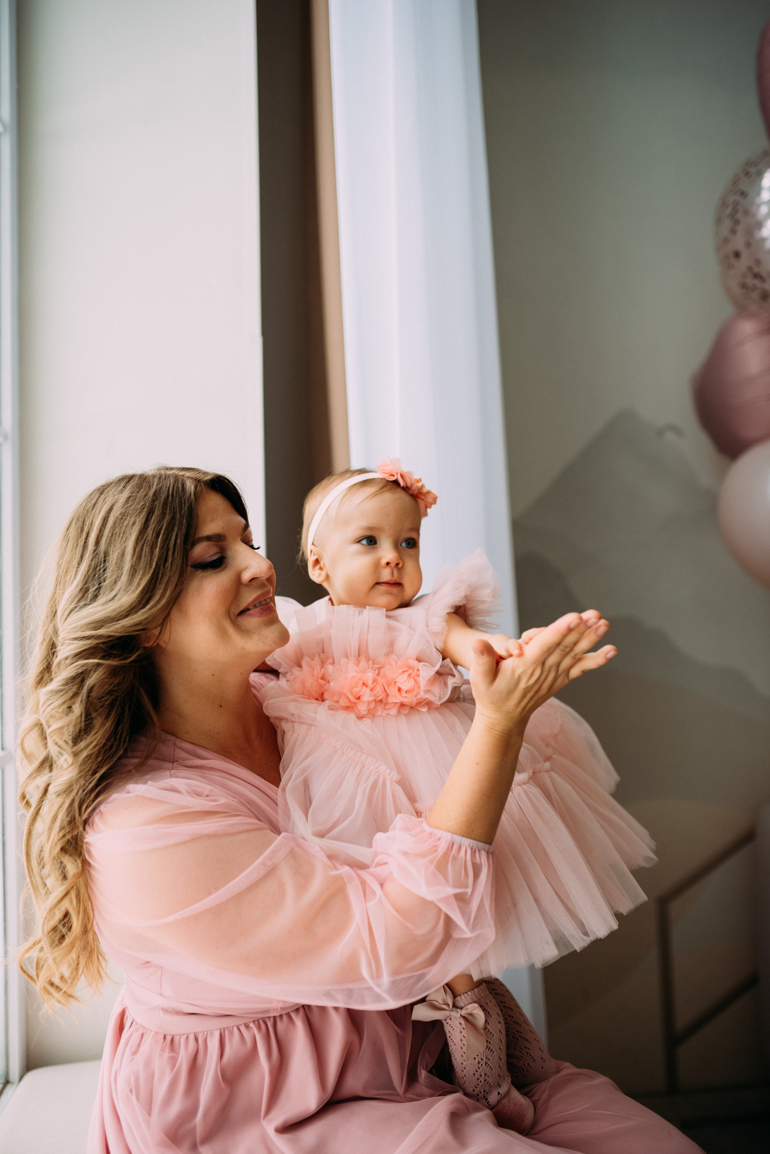 Анна, Мишель, Виктор — годовасие в студии