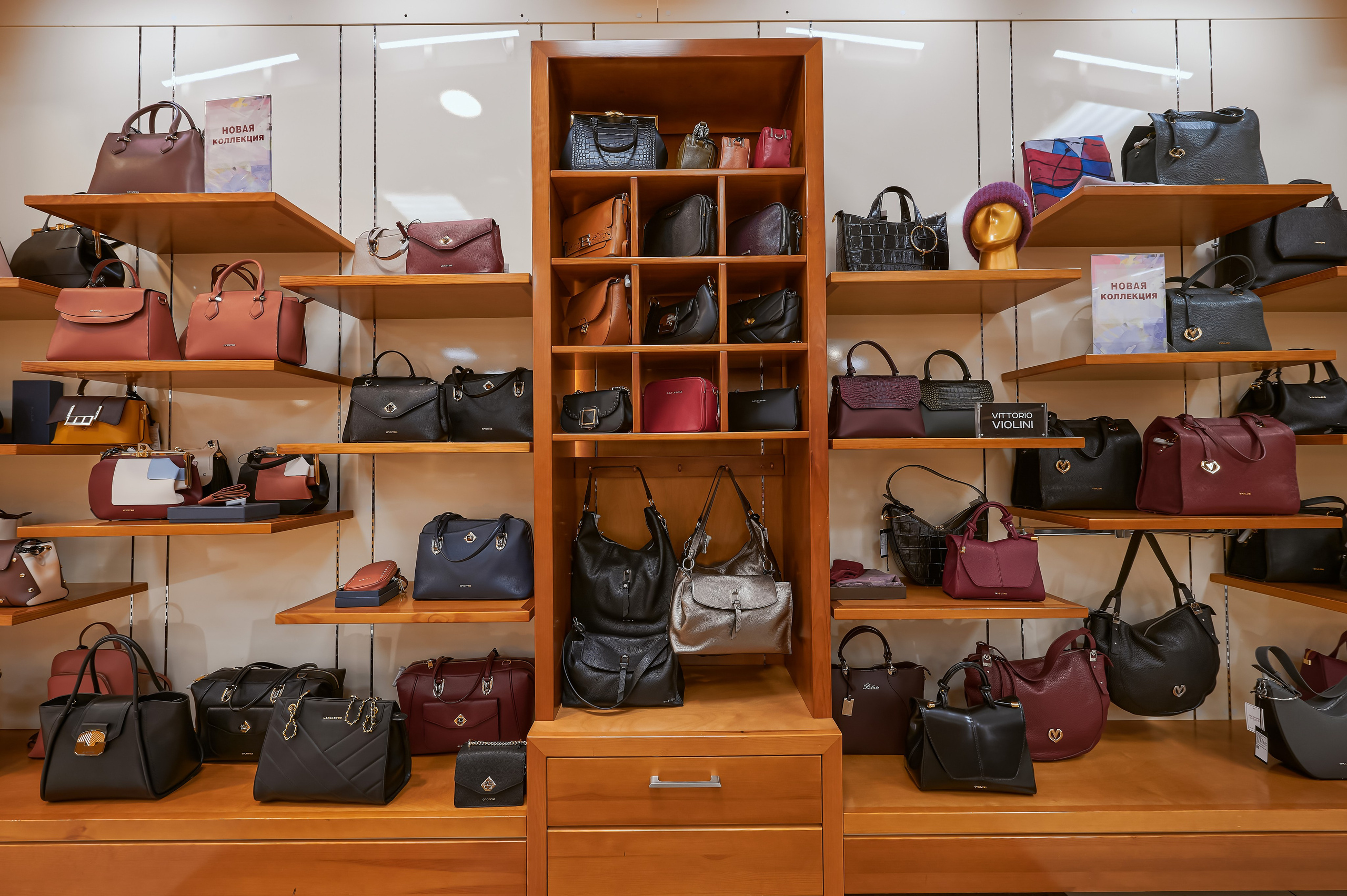 Портфолио по интерьерной и экстерьерной фотосъёмки: Мир Сумок — Правый берег. Фотограф Яковлев Роман — Красноярск