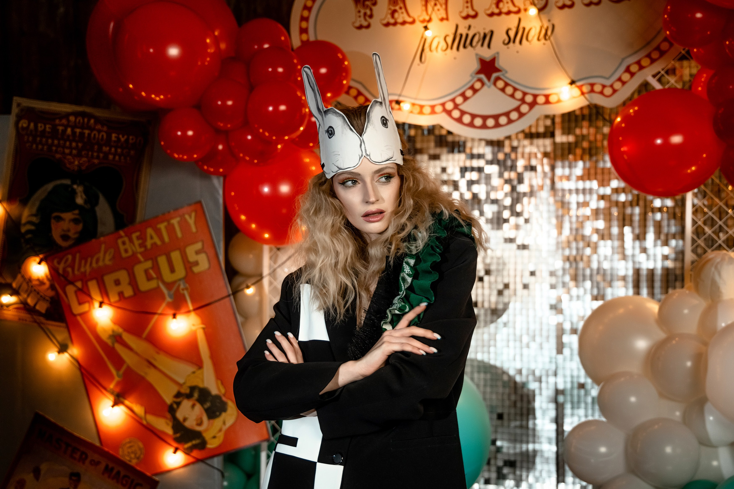 Fashion Circus. Визажист Александра Стурова, причёски Ксения Матджанова, декоратор Ксения Сергеева. Татьяна Мирзоян