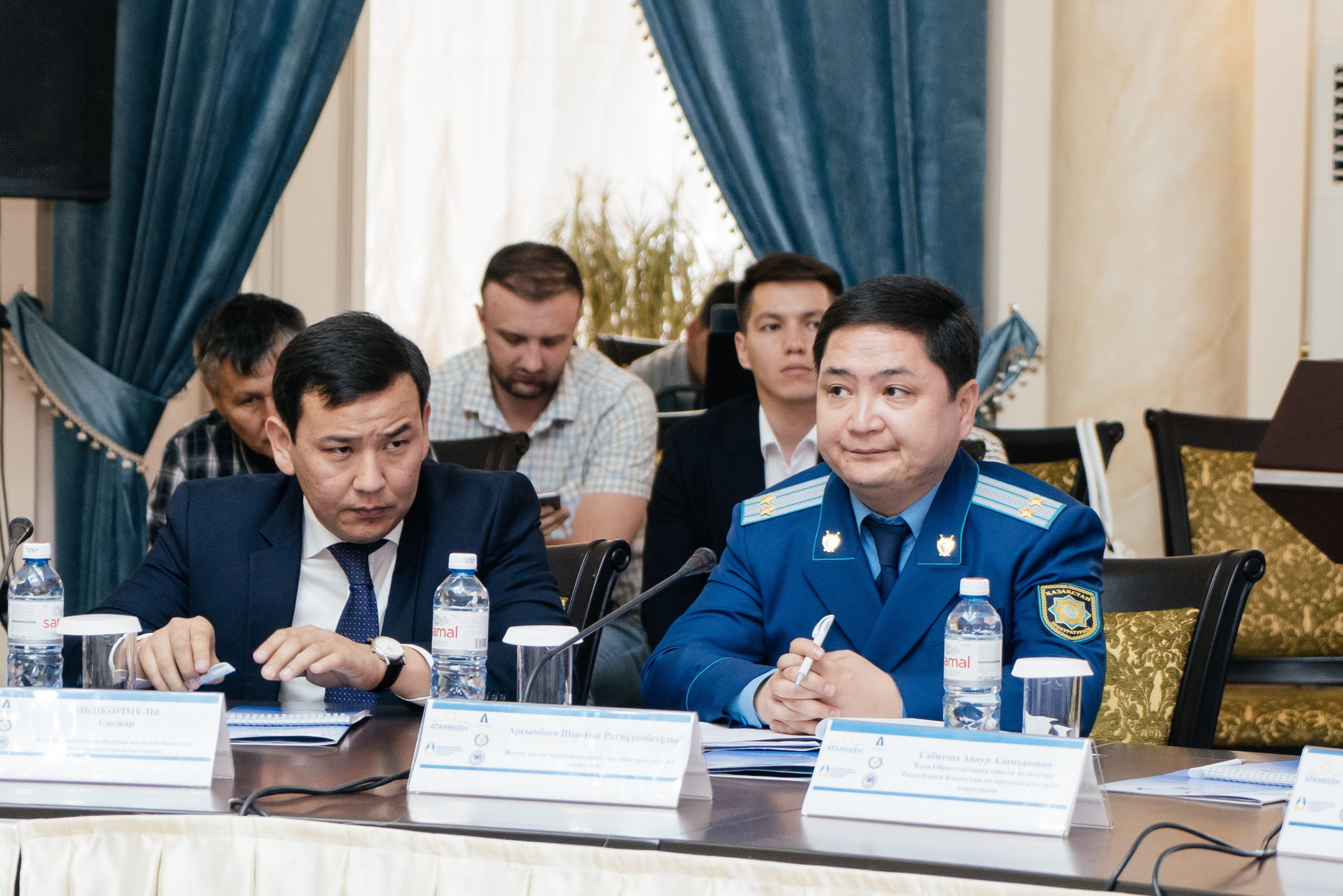 Круглый стол. Свадебный фотограф алматы Шожебаев Кайрат