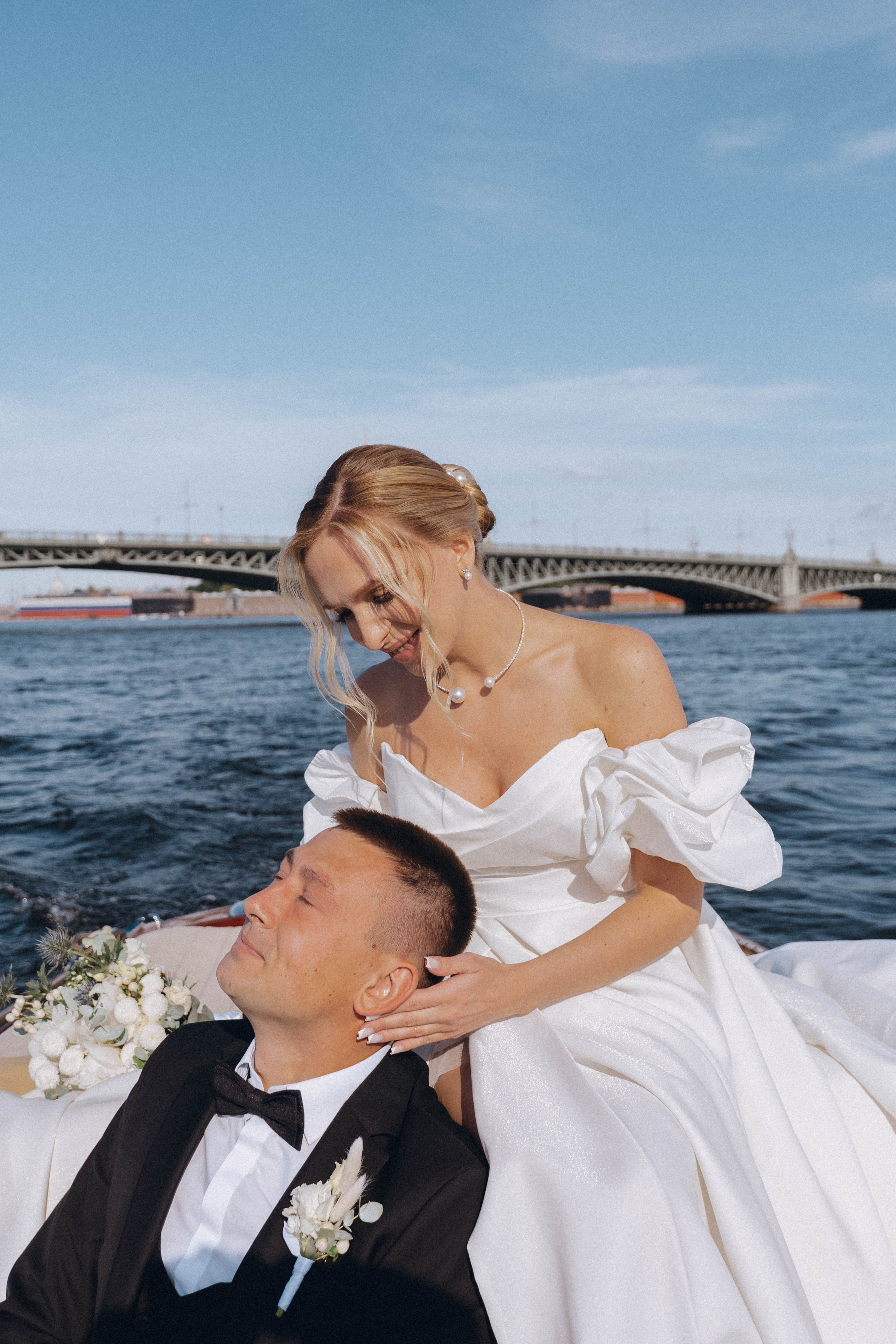 СВАДЕНБНАЯ СЬЕМКА НА КАТЕРЕ ПО КАНАЛАМ САНКТ-ПЕТЕРБУРГА И В АКВАТОРИИ НЕВЫ. Профессиональный фотограф, Санкт-Петербург — Виктория Богомолова