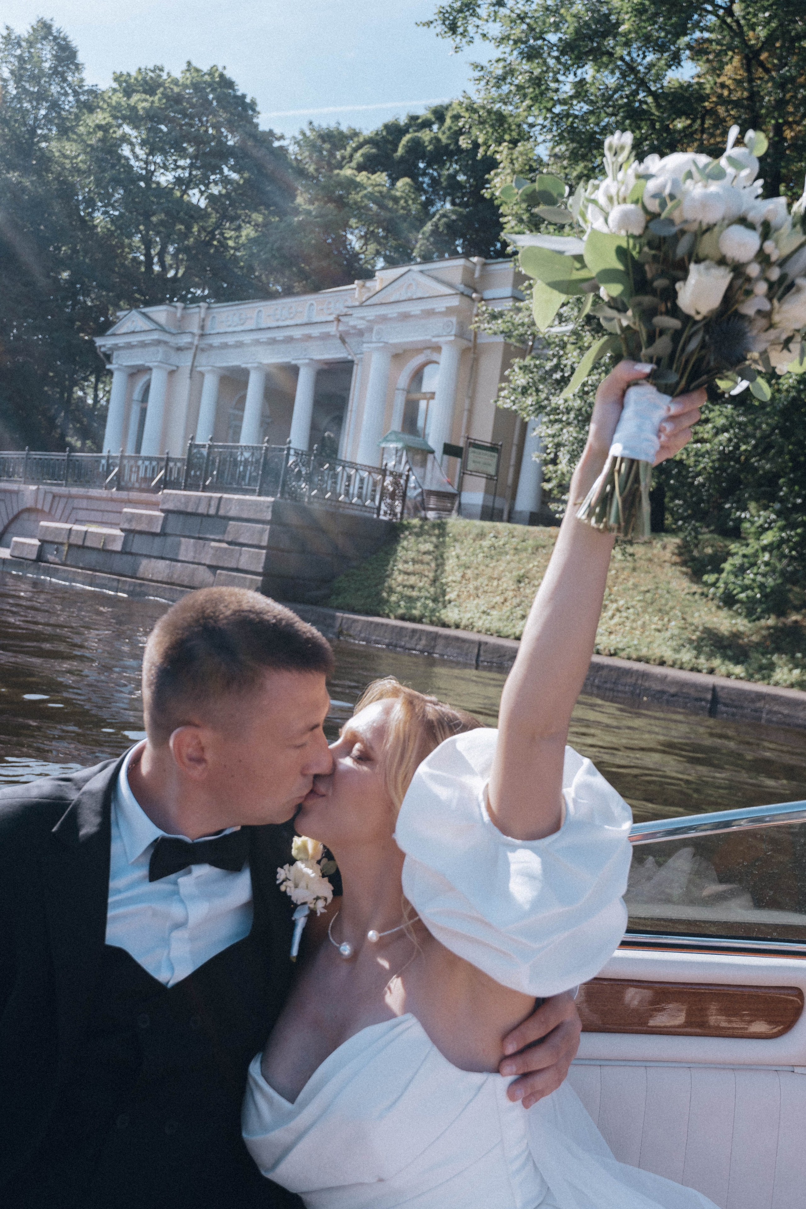 СВАДЕНБНАЯ СЬЕМКА НА КАТЕРЕ ПО КАНАЛАМ САНКТ-ПЕТЕРБУРГА И В АКВАТОРИИ НЕВЫ. Профессиональный фотограф, Санкт-Петербург — Виктория Богомолова