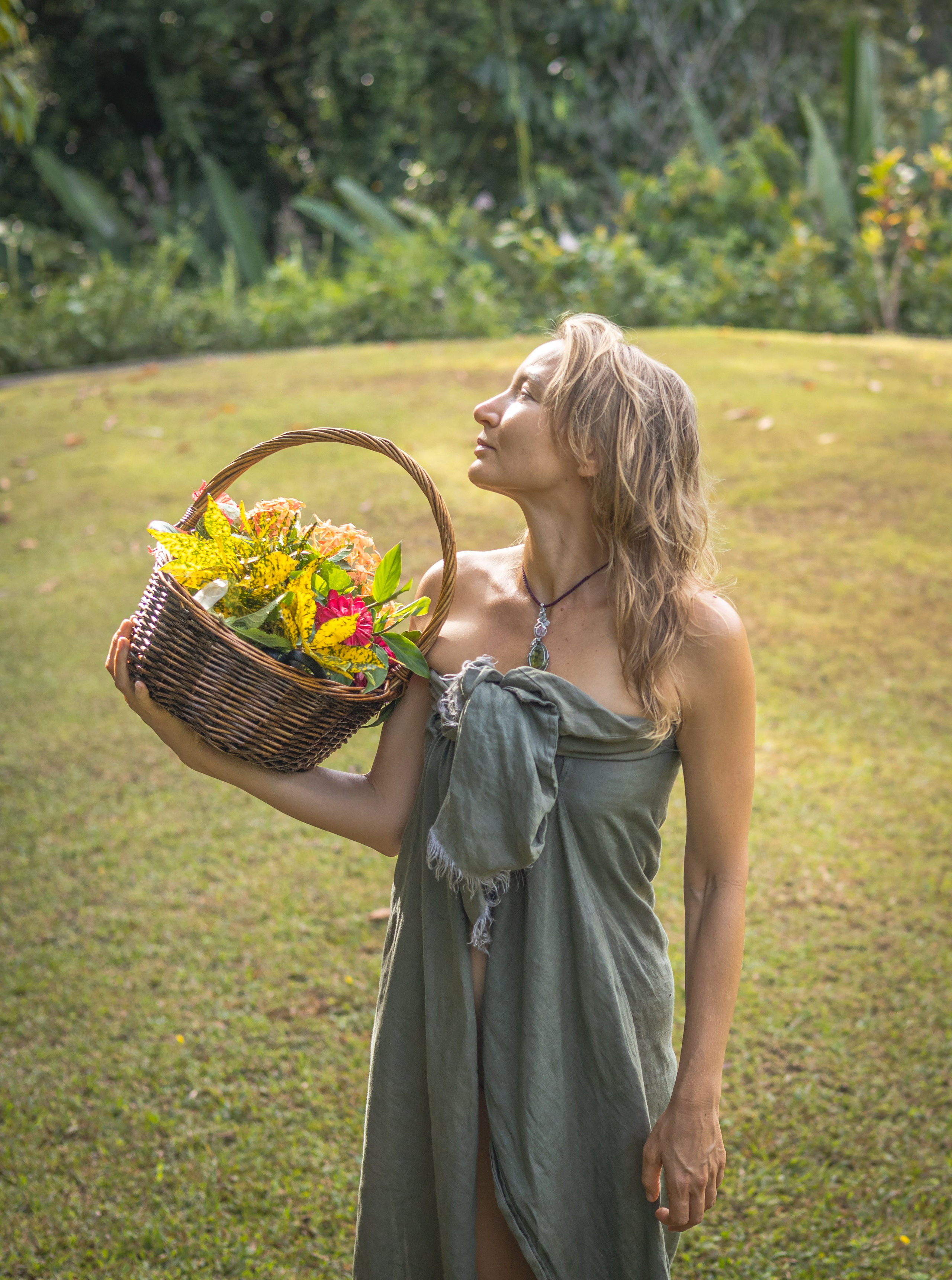 Nana sacral therapy master. Family, portrait, content photo in Costa Rica Evgeniya Besprozvannykh