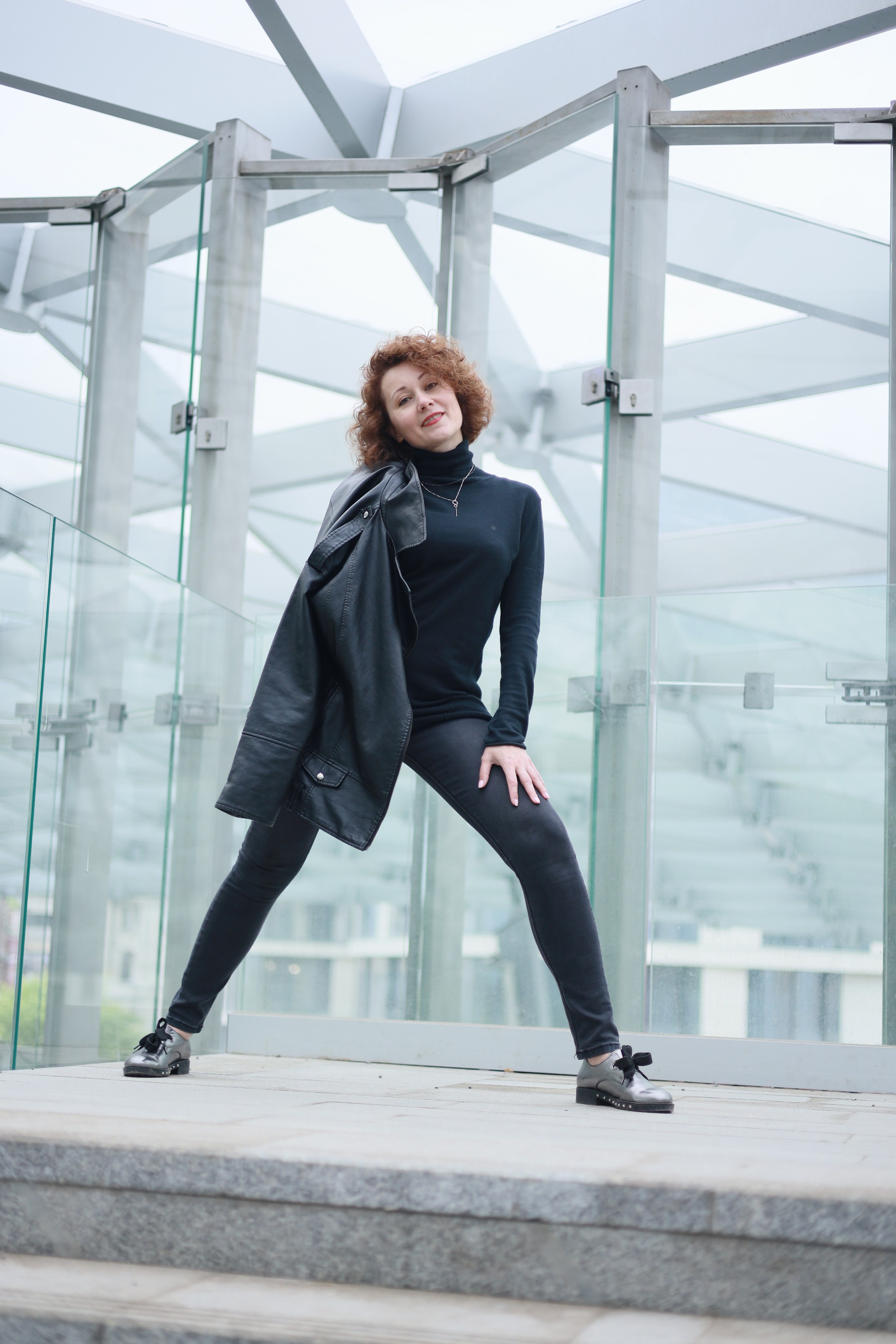 Larisa walking in the park. Family, portrait, content photo in Costa Rica Evgeniya Besprozvannykh