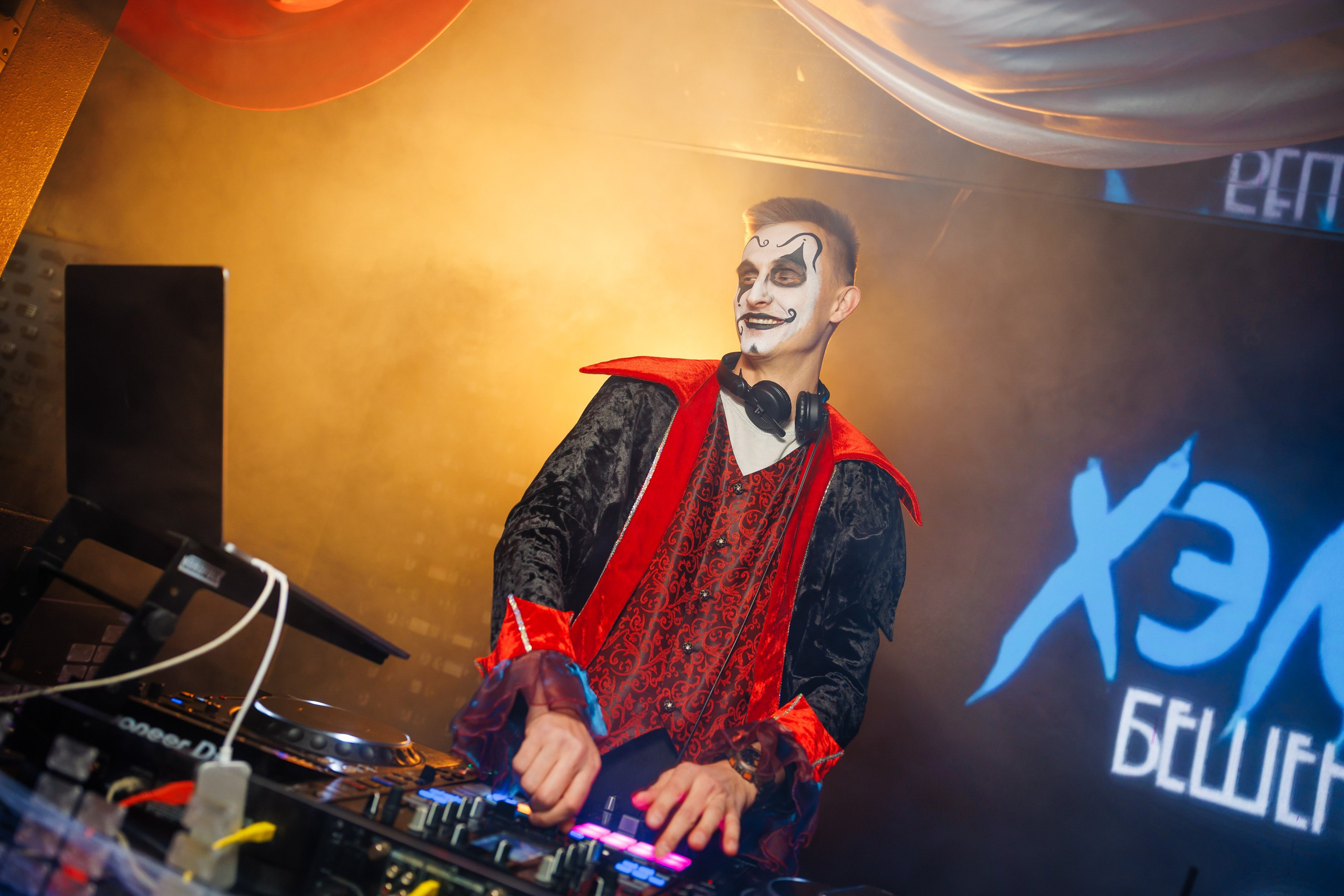 Клубный фотограф и nightlife-репортаж в Москве — Адам Черноуски. Событийный и портретный фотограф в Москве — Адам Черноуски