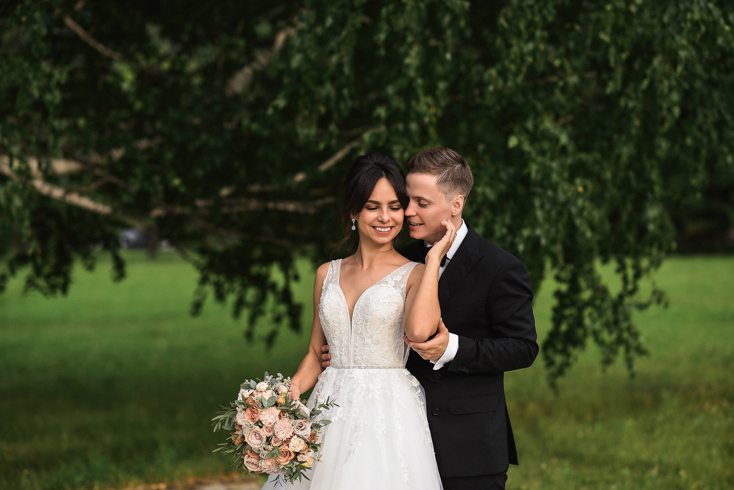 🌄 Демьян и Катя — свадьба в нацпарке "Столбы" | Веселый банкет и эпичные фото на скалах. 📸 Свадебный и семейный фотограф в Красноярске Тихомиров Евгений | 17 лет опыта | 800+ свадеб