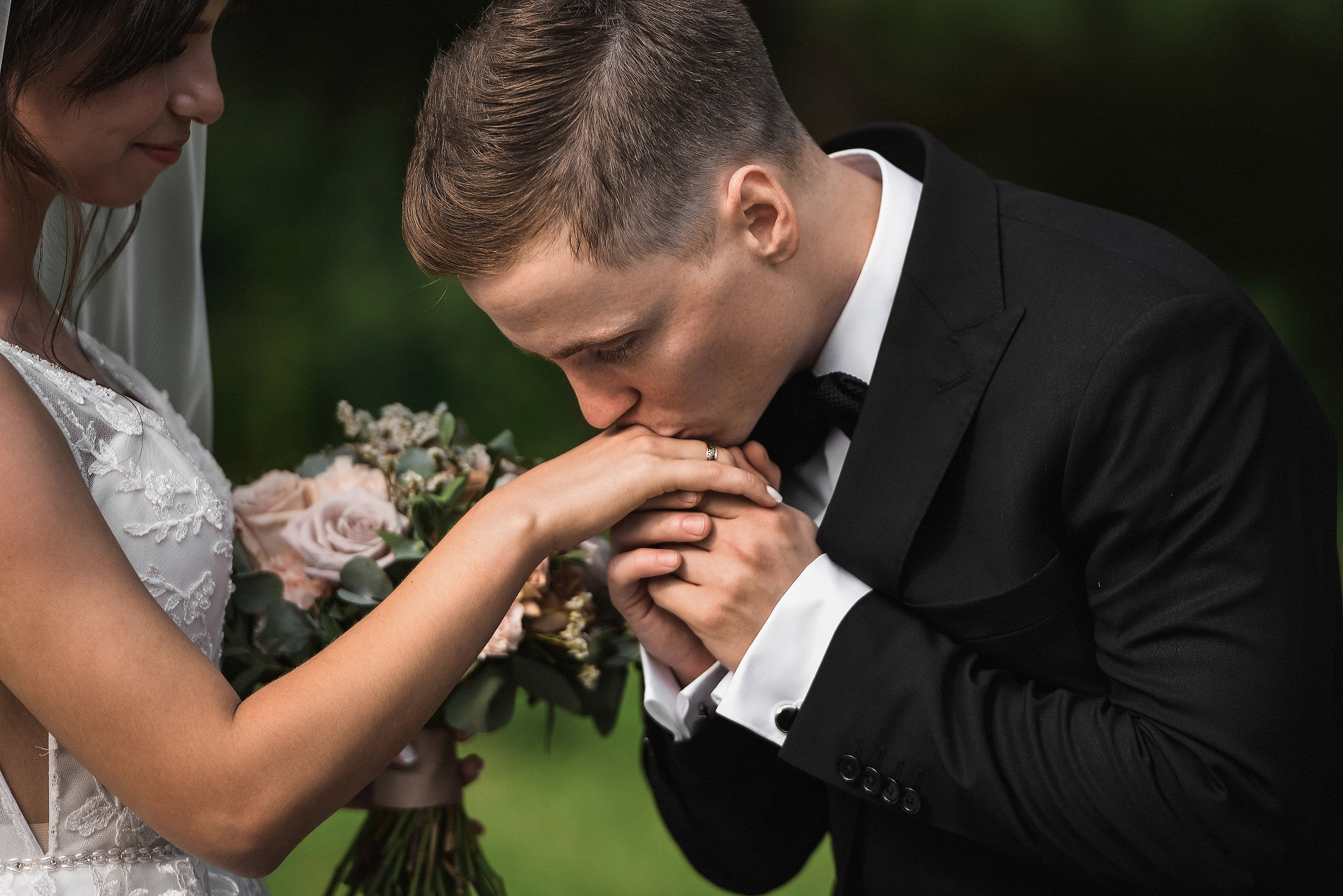 🌄 Демьян и Катя — свадьба в нацпарке "Столбы" | Веселый банкет и эпичные фото на скалах. 📸 Свадебный и семейный фотограф в Красноярске Тихомиров Евгений | 17 лет опыта | 800+ свадеб