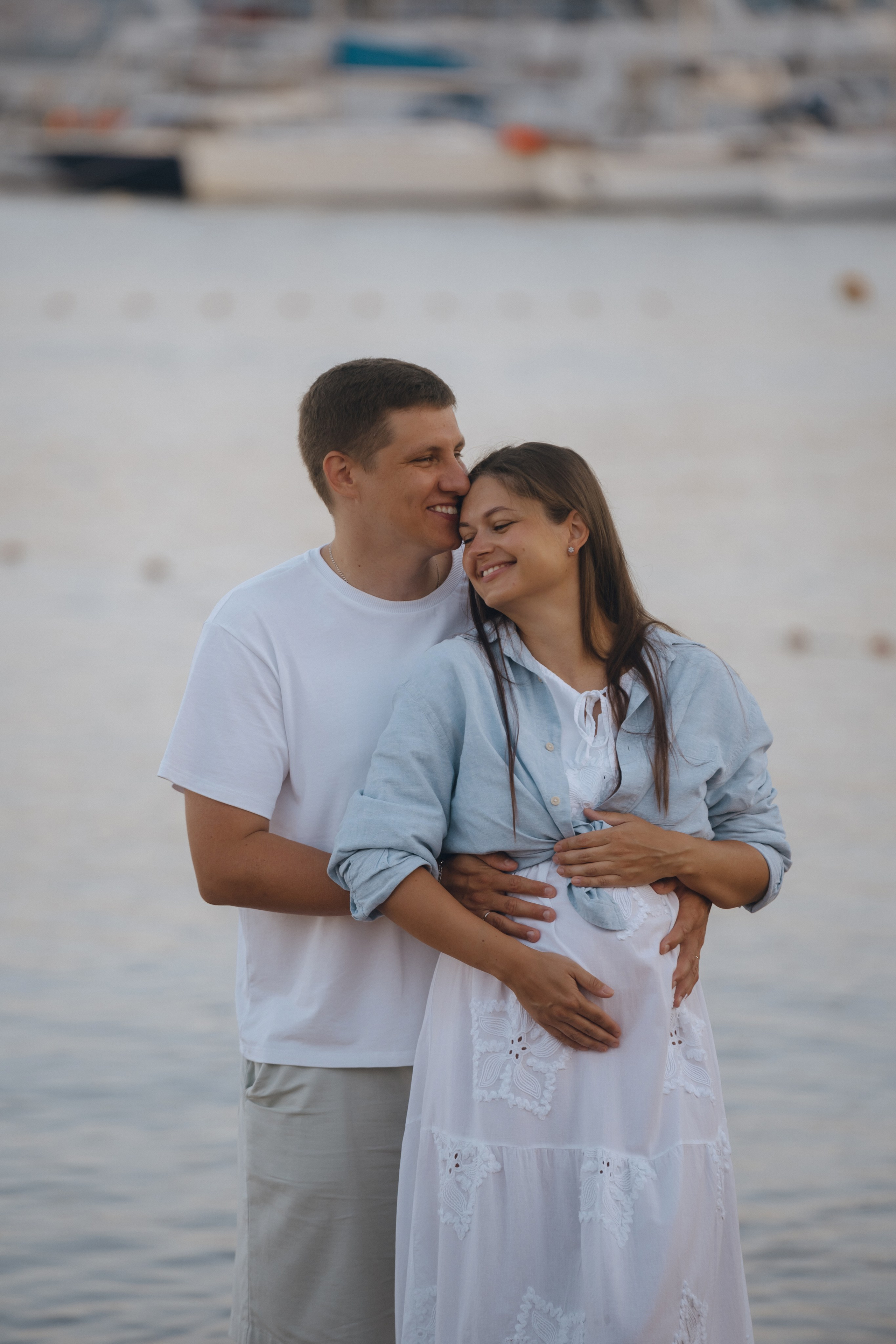 Анапская фотосессия с элементами игры - семья ищет морские сокровища с металлоискателем, фотограф Анапа