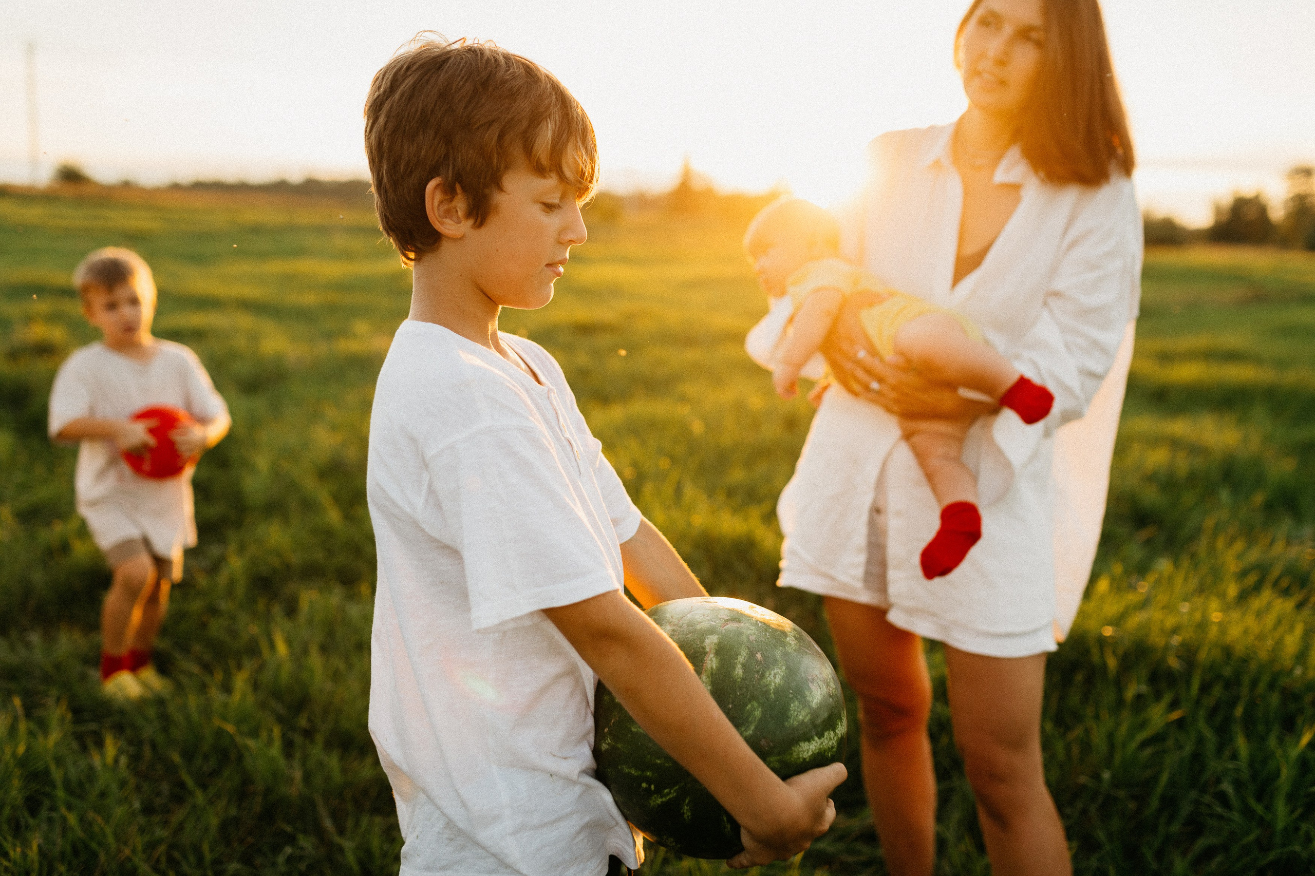 Фотосессия с красными мячами. Семейный фотограф Маша Тимофеева | Москва
