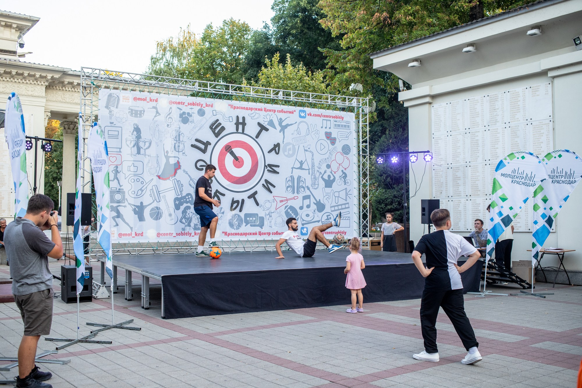 Закрытие летнего фестиваля «УФ». Репортажный, промышленный и маркетплейс-фотограф Дмитрий Чернат