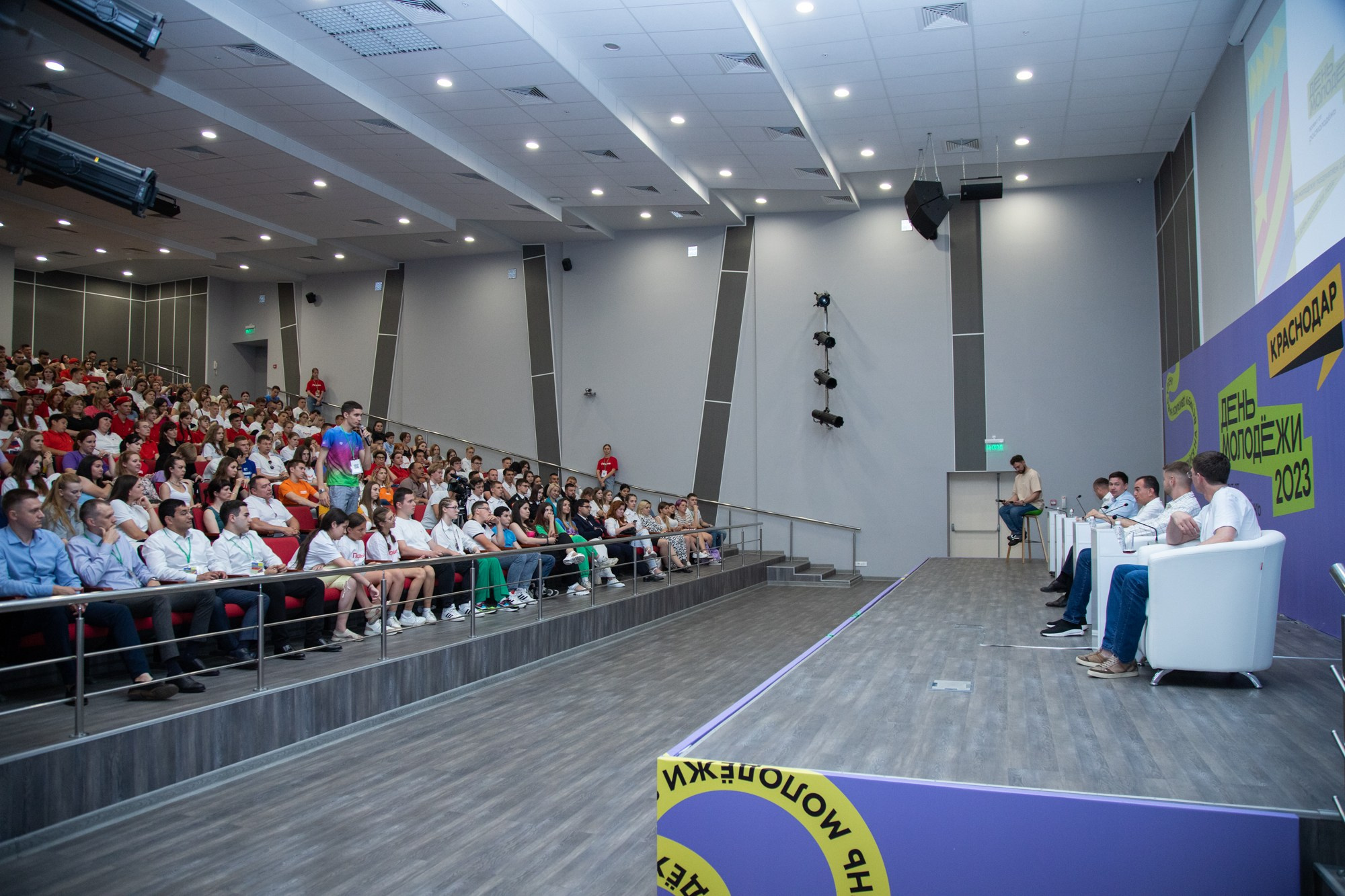 Краевой День молодёжи в Краснодаре 2023. Репортажный, промышленный и маркетплейс-фотограф Дмитрий Чернат