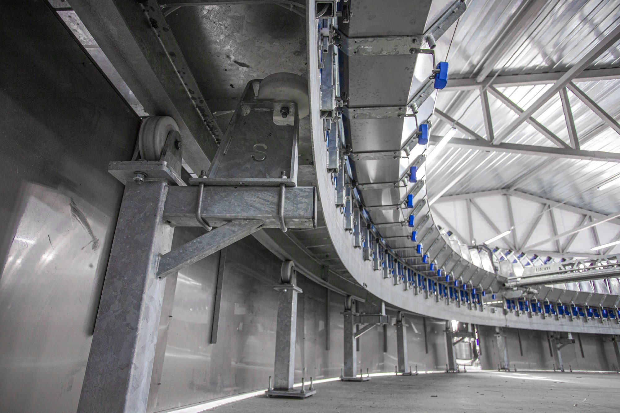 Открытие карусели для дойки скота. Репортажный, промышленный и маркетплейс-фотограф Дмитрий Чернат