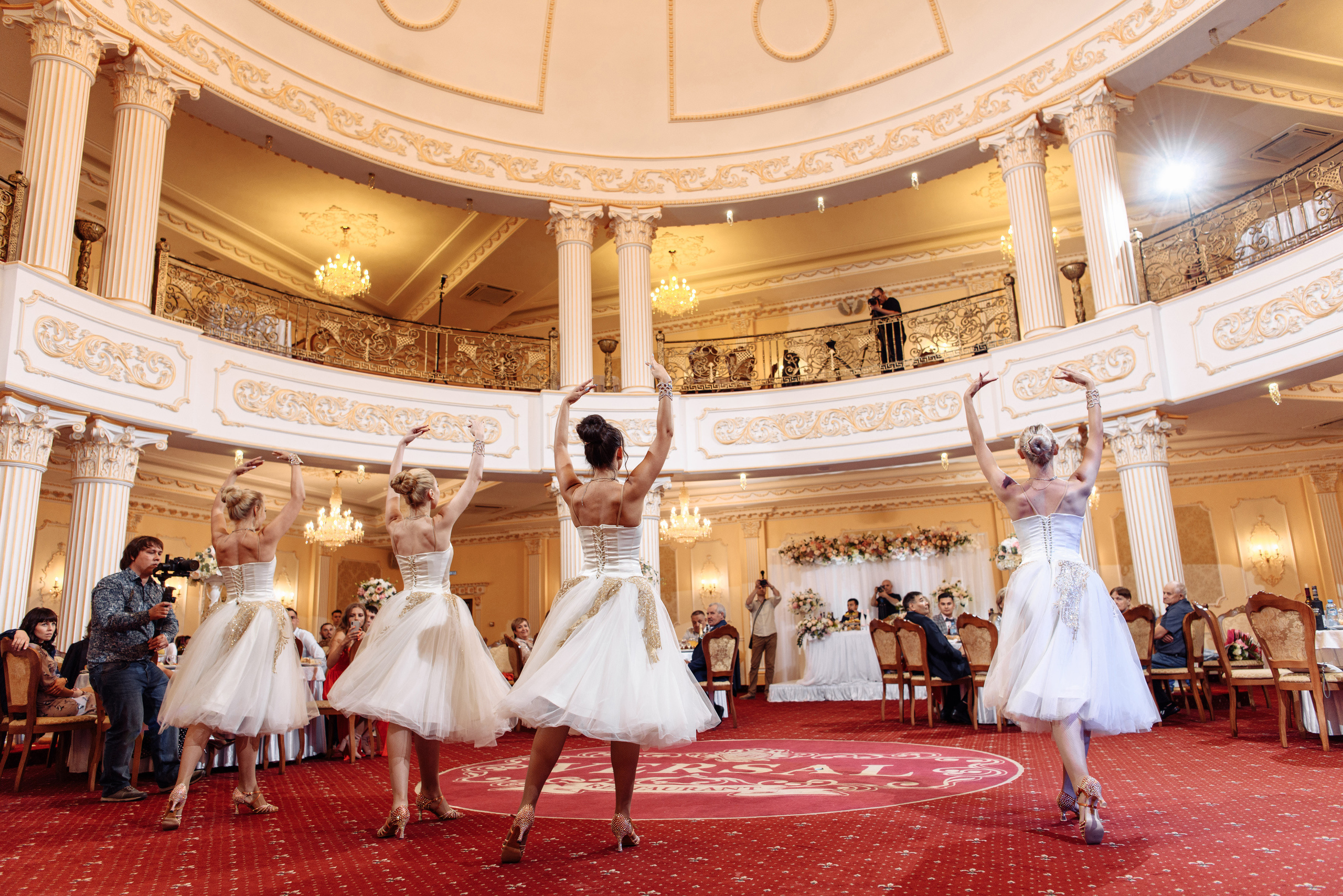 Главный зал ресторан Версаль