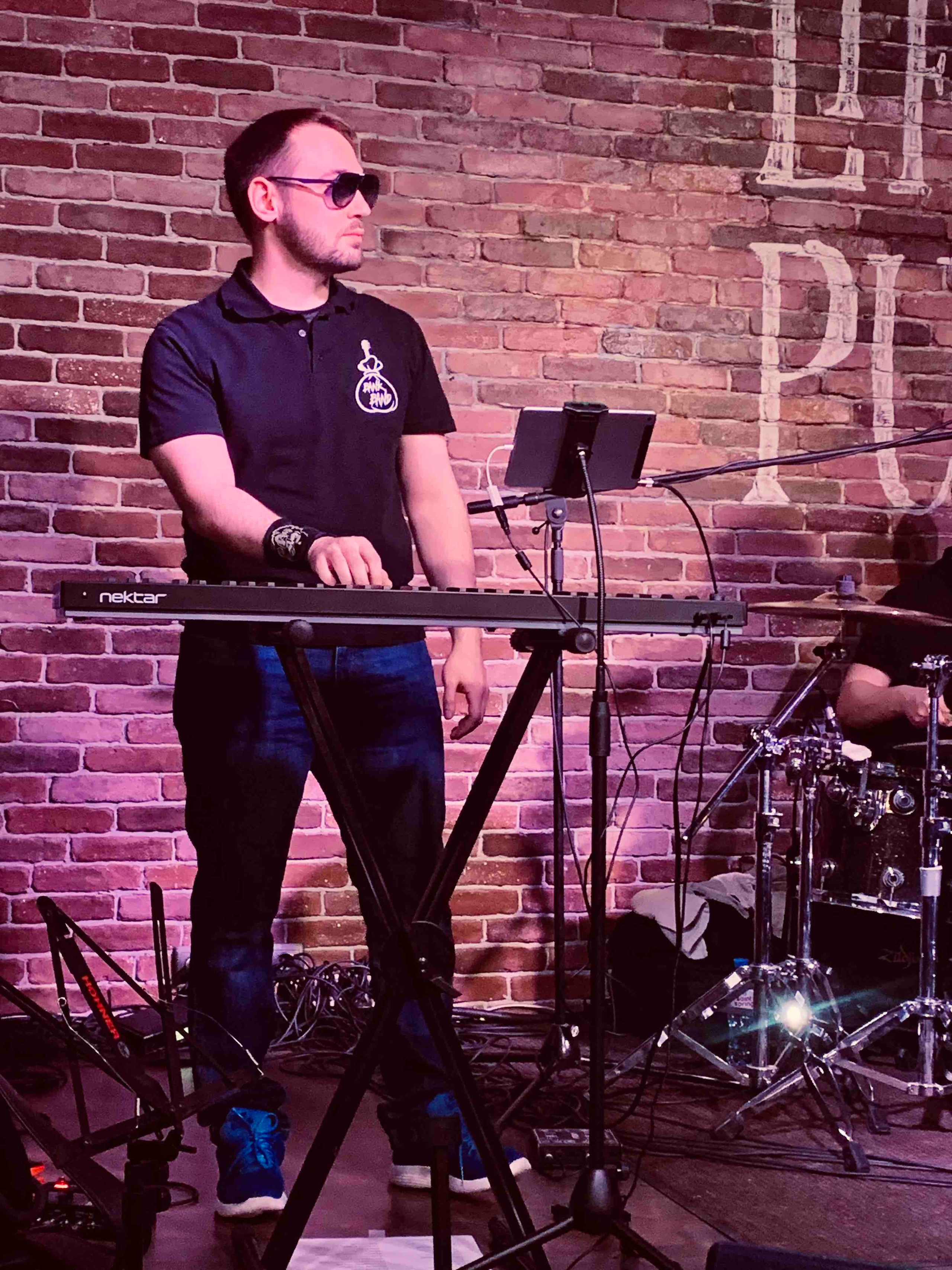 LifePub 16.03.2022. Московская кавер-группа BankBand