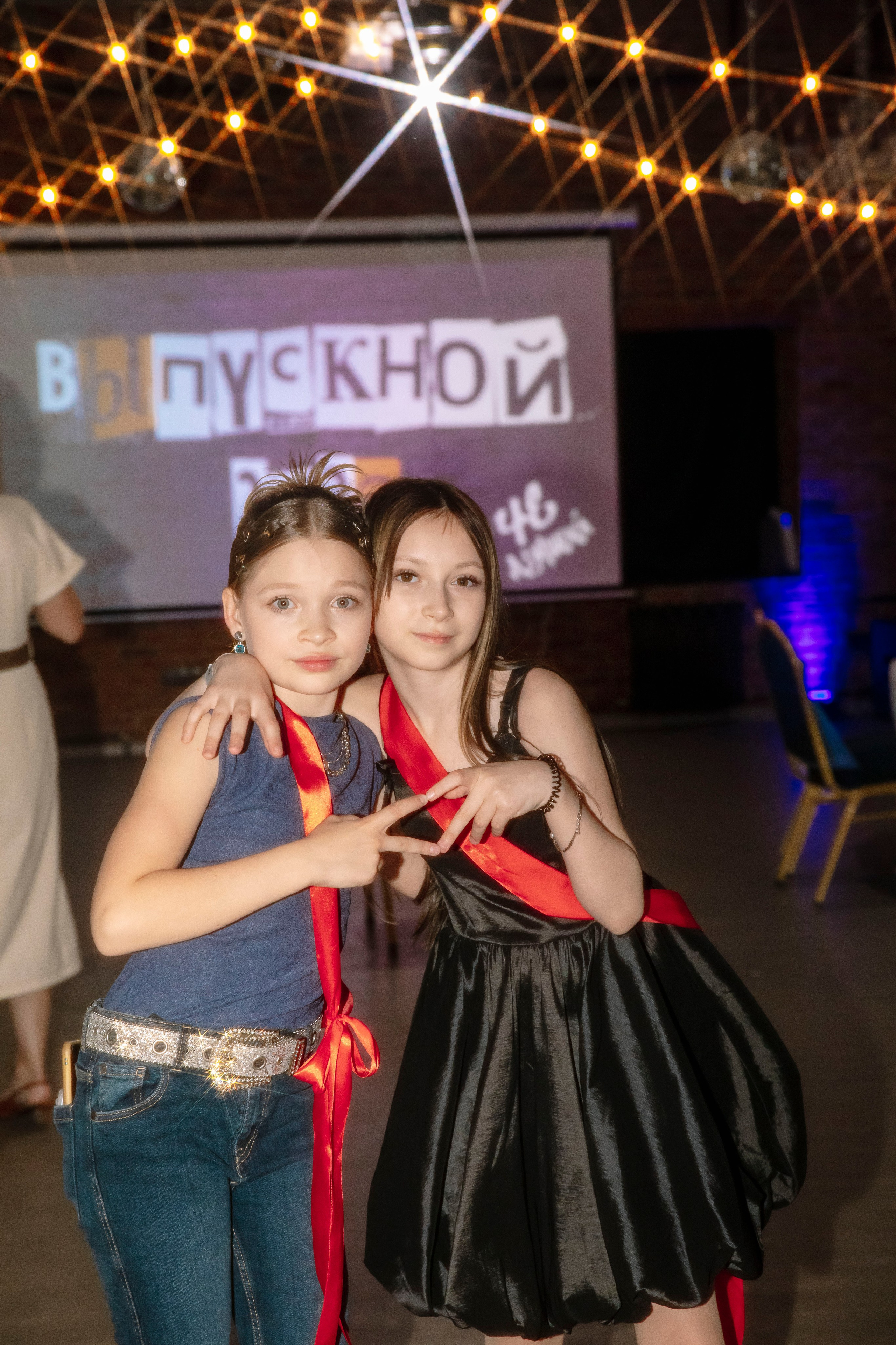 Выпускной 2026, Школа № 548, Класс 4 «Е». Профессиональный фотограф в Москве | Заказать фотосессию и съемку