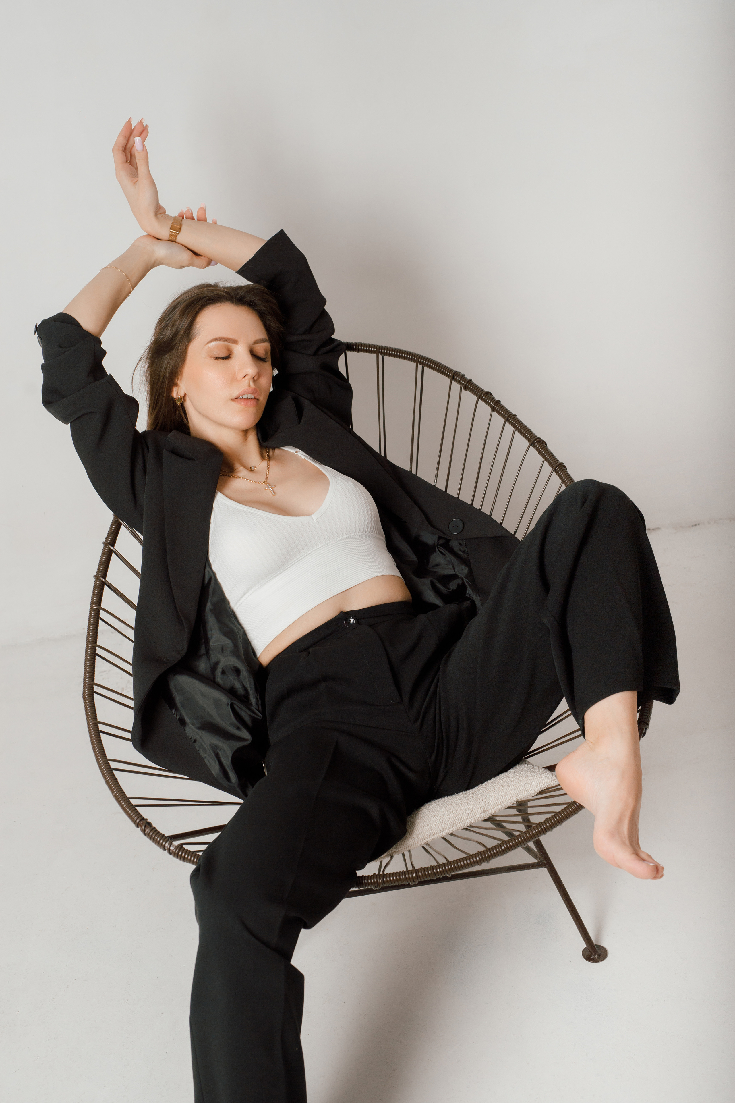 Портретная съемка в Астрахани, студийная съемка, Портрет девушки в пиджаке, фотостудия the room, 