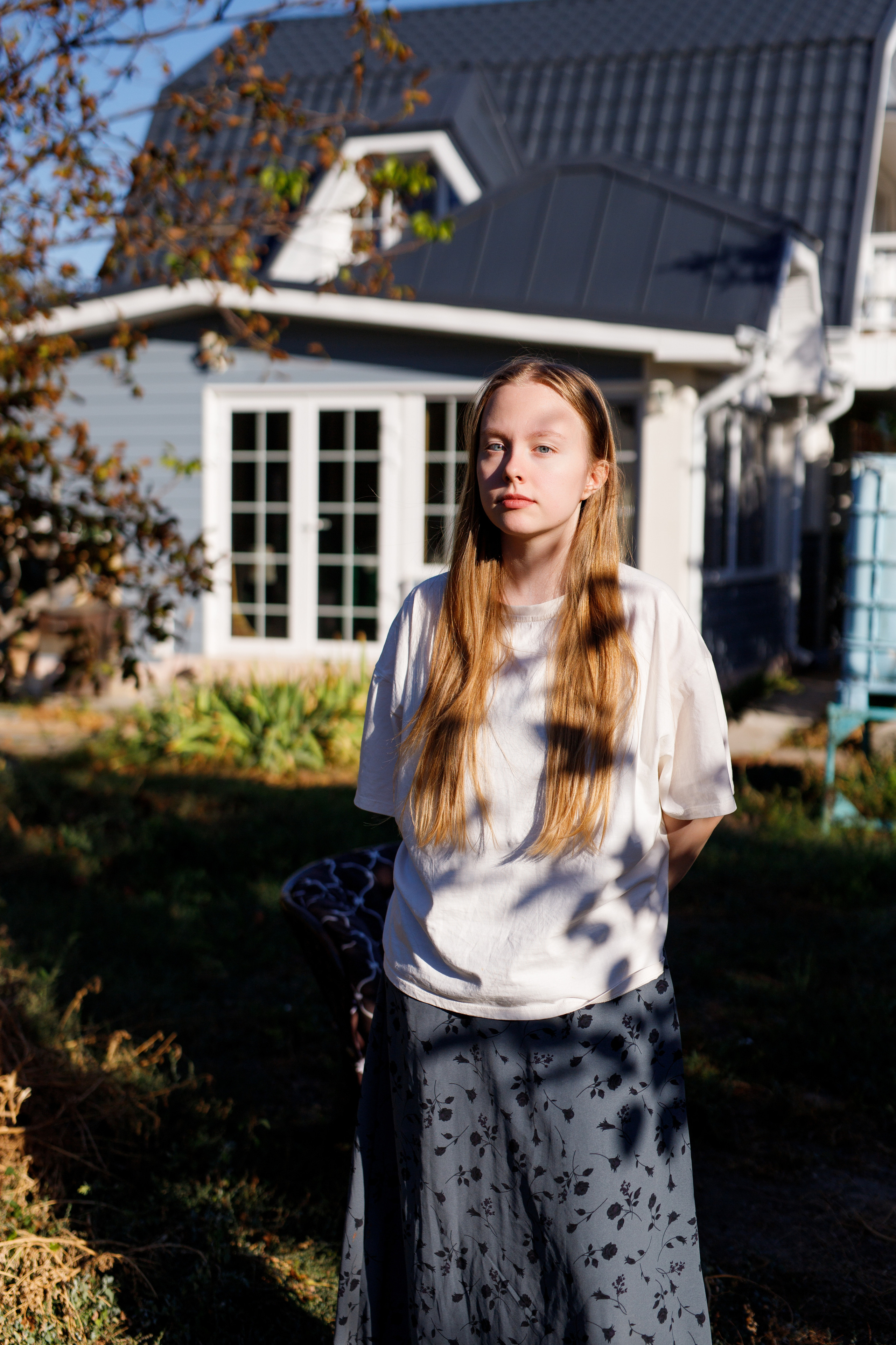 Семейный фотограф в Астрахани, семейная съемка в Астрахани, съемка дома в Астрахани, съемка в загородном доме, съемка на даче, портрет девушки на даче,