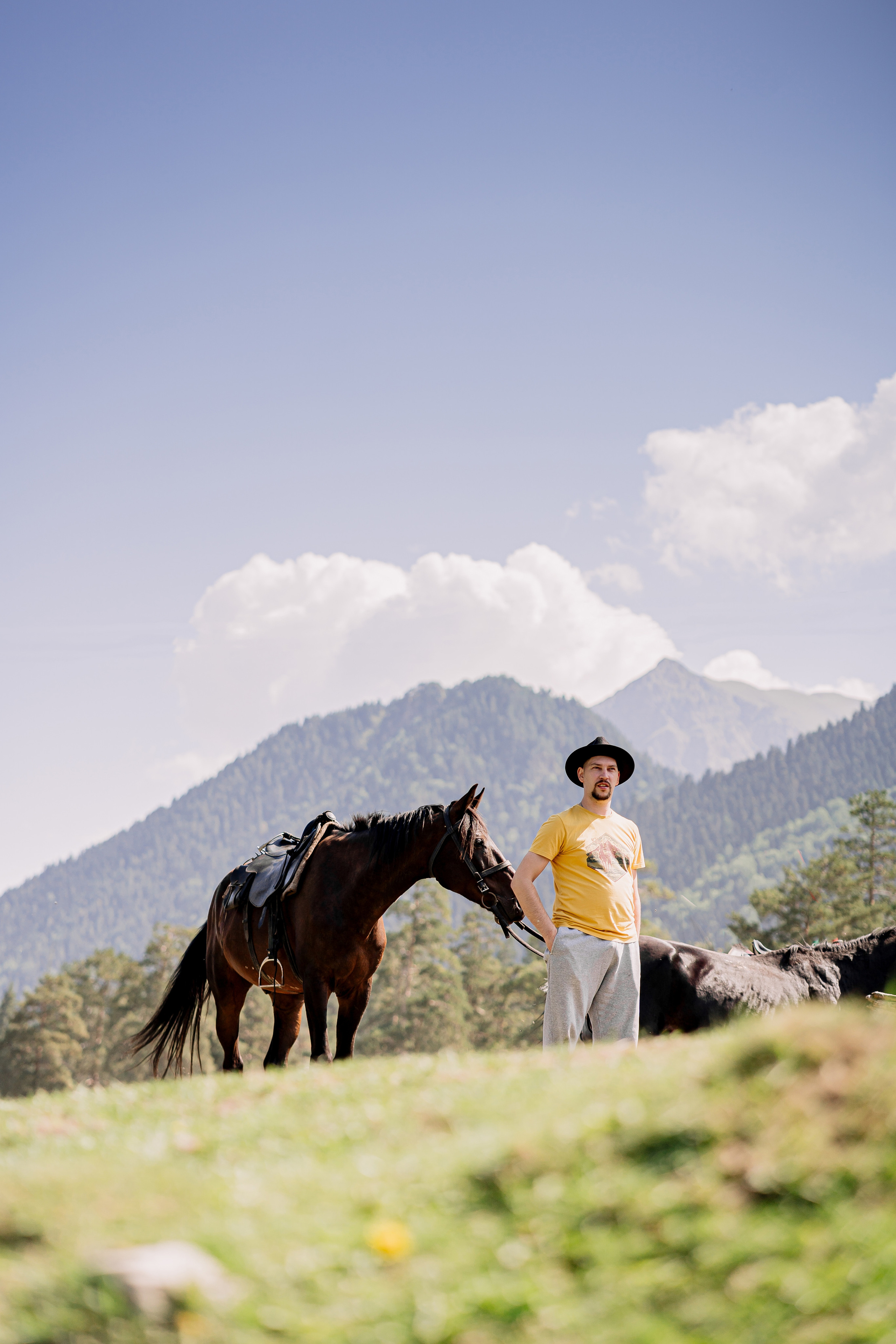  Архыз, горы, лес, семейная съемка в горах, Выездная съемка, фотограф на выезд, семейный фотограф в Астрахани, семейный фотограф, прогулка на лошадях, фотосессия с лошадями, 