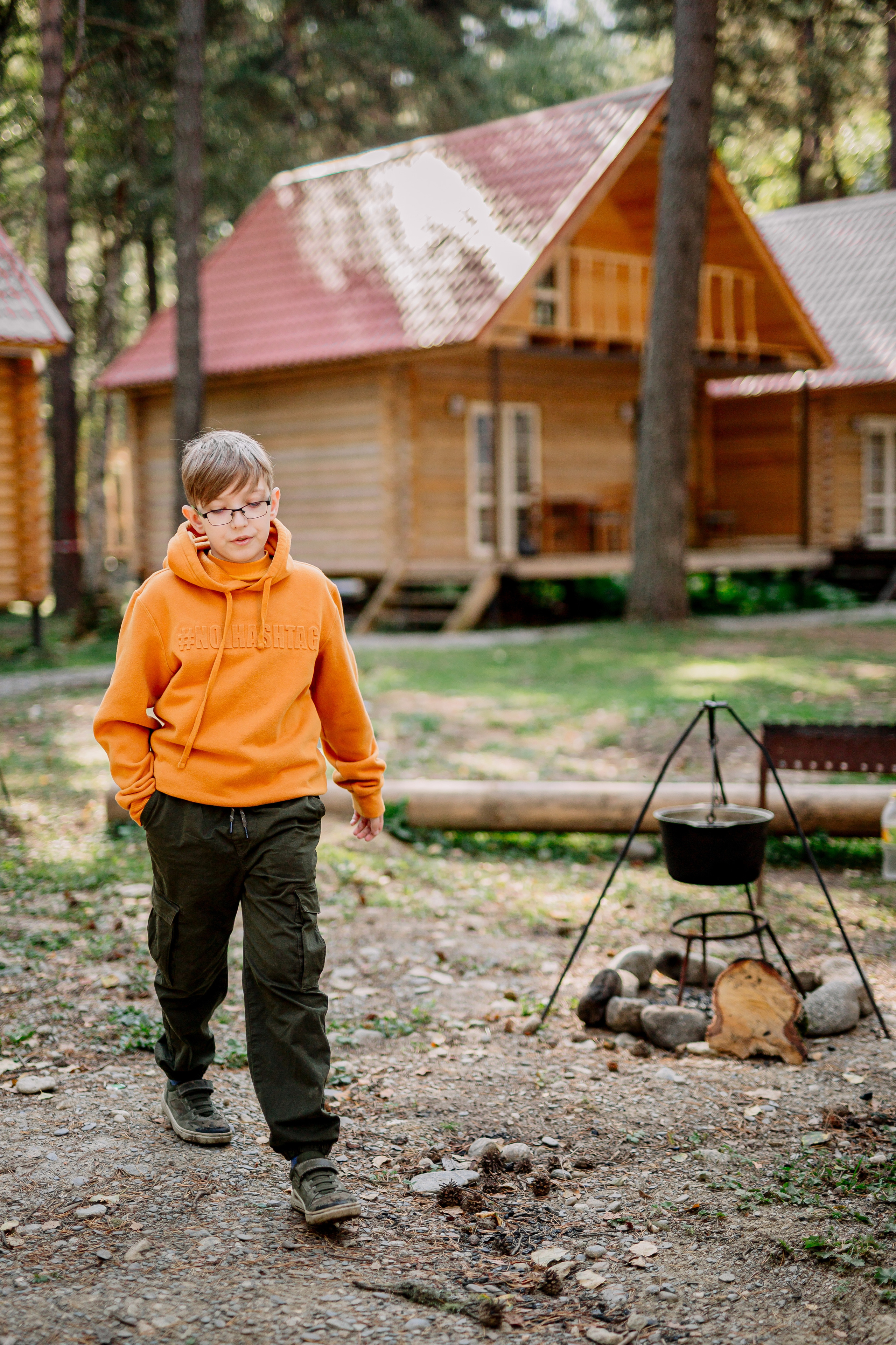 Архыз, горы, лес, семейная съемка в горах, Выездная съемка, фотограф на выезд, семейный фотограф в Астрахани, семейный фотограф, портрет мальчика