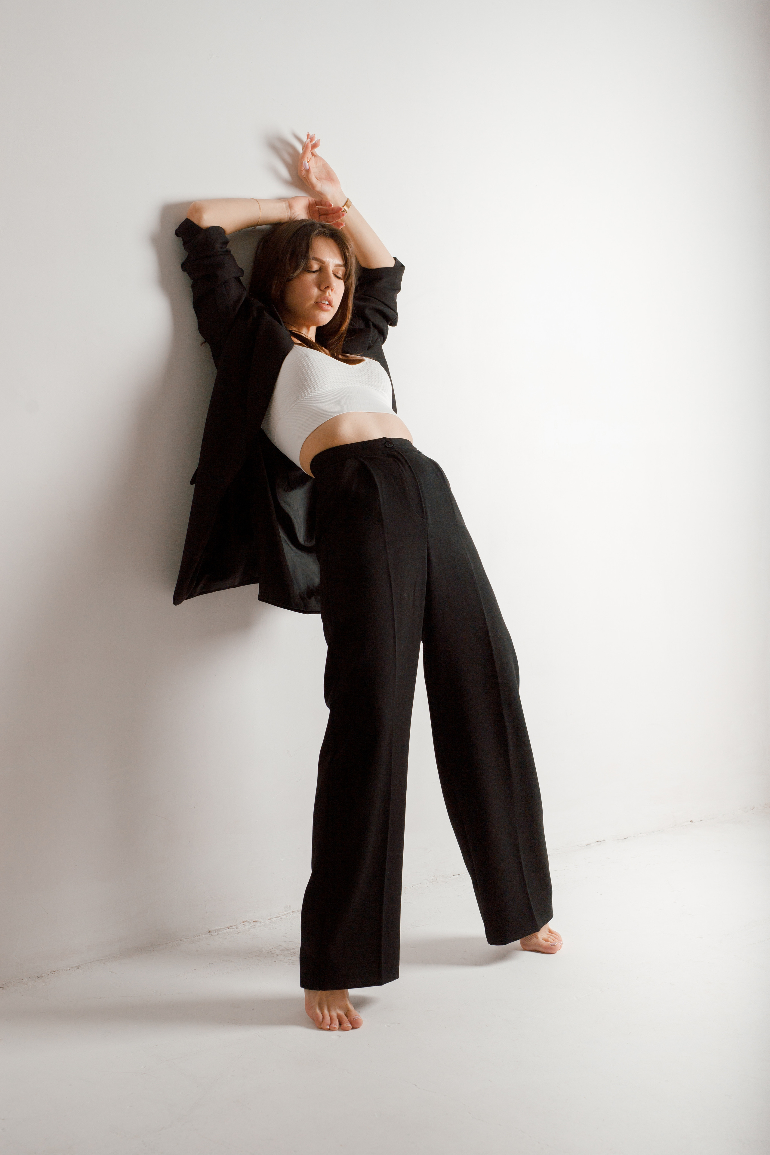 Портретная съемка в Астрахани, студийная съемка, Портрет девушки в пиджаке, фотостудия the room, 