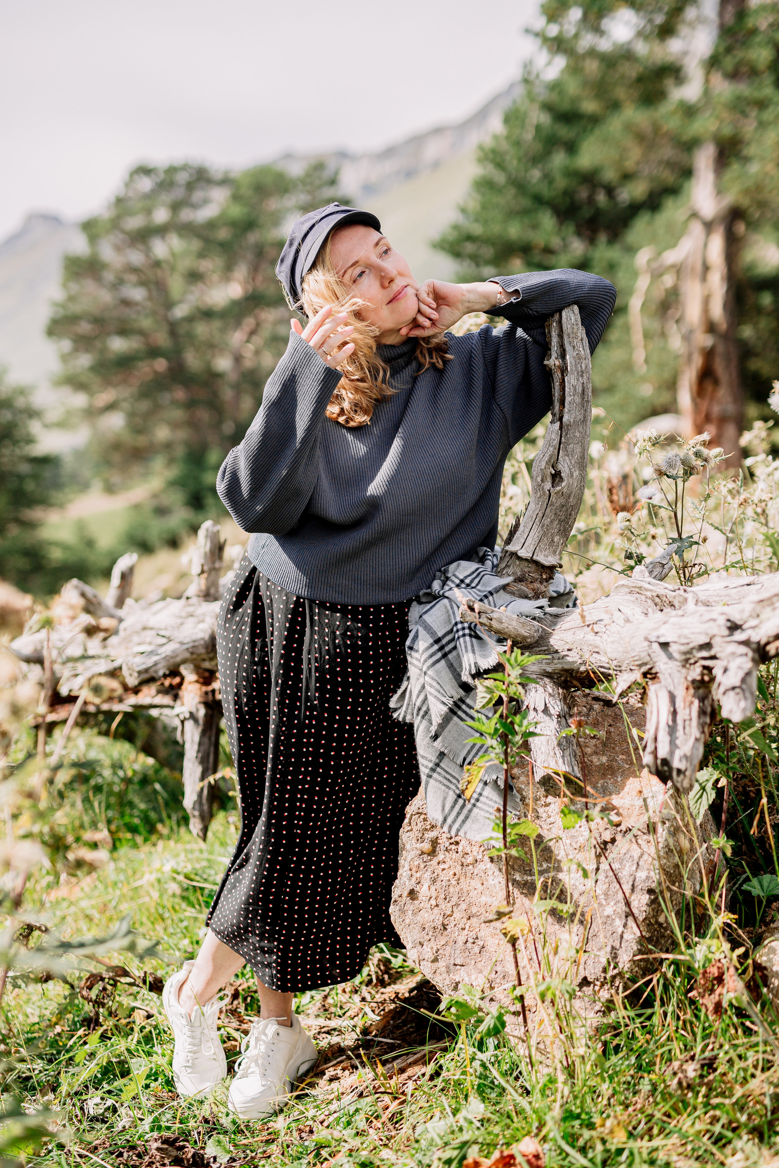 Архыз, горы, лес, семейная съемка в горах, портрет женщины в горах