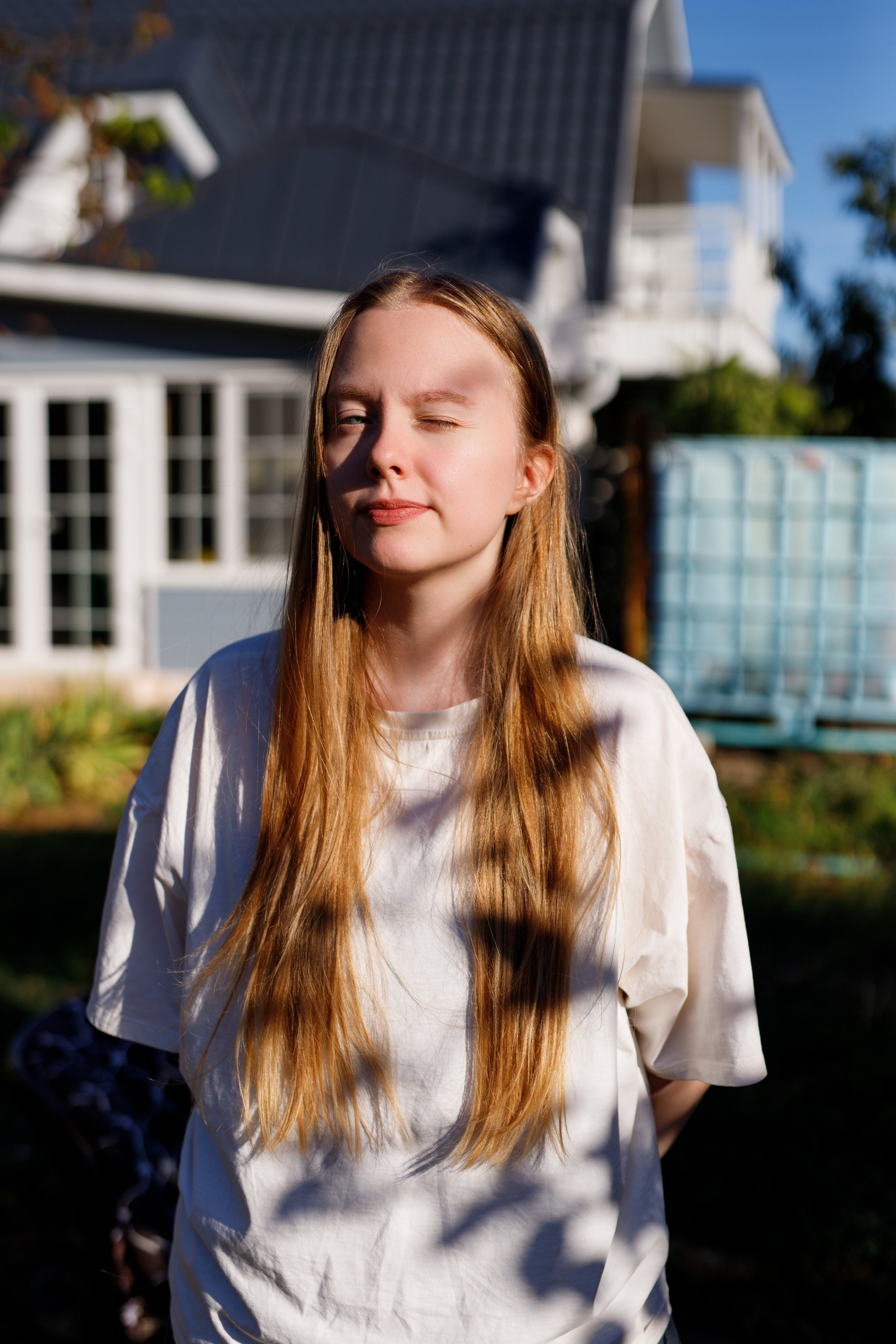 Семейный фотограф в Астрахани, семейная съемка в Астрахани, съемка дома в Астрахани, съемка в загородном доме, съемка на даче, портрет девушки на даче,