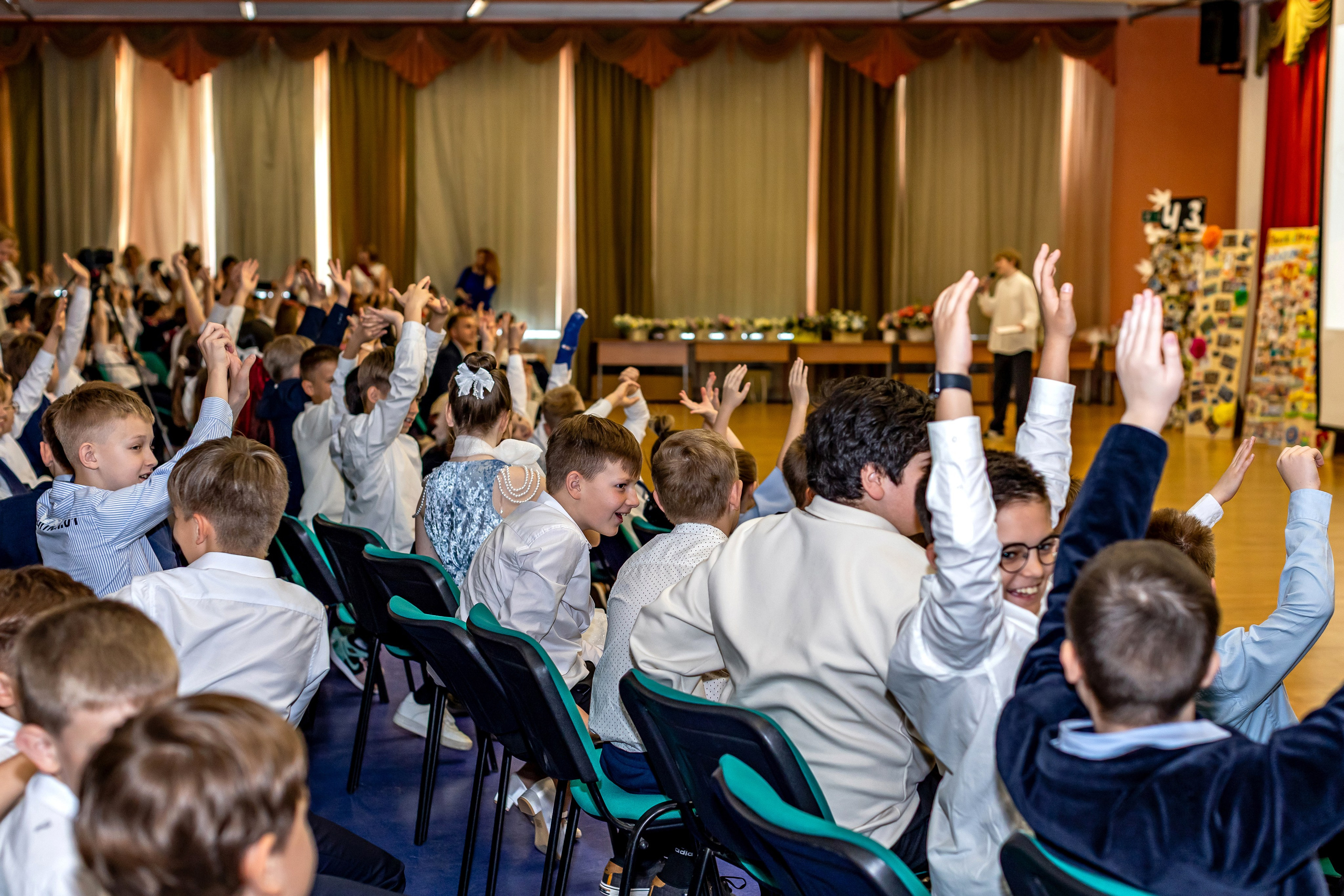 Выпускной праздник в начальной школе. Фотограф и видеограф Москва. Свадебный фотограф, видеограф. Выпускные альбомы. Оживающие альбомы