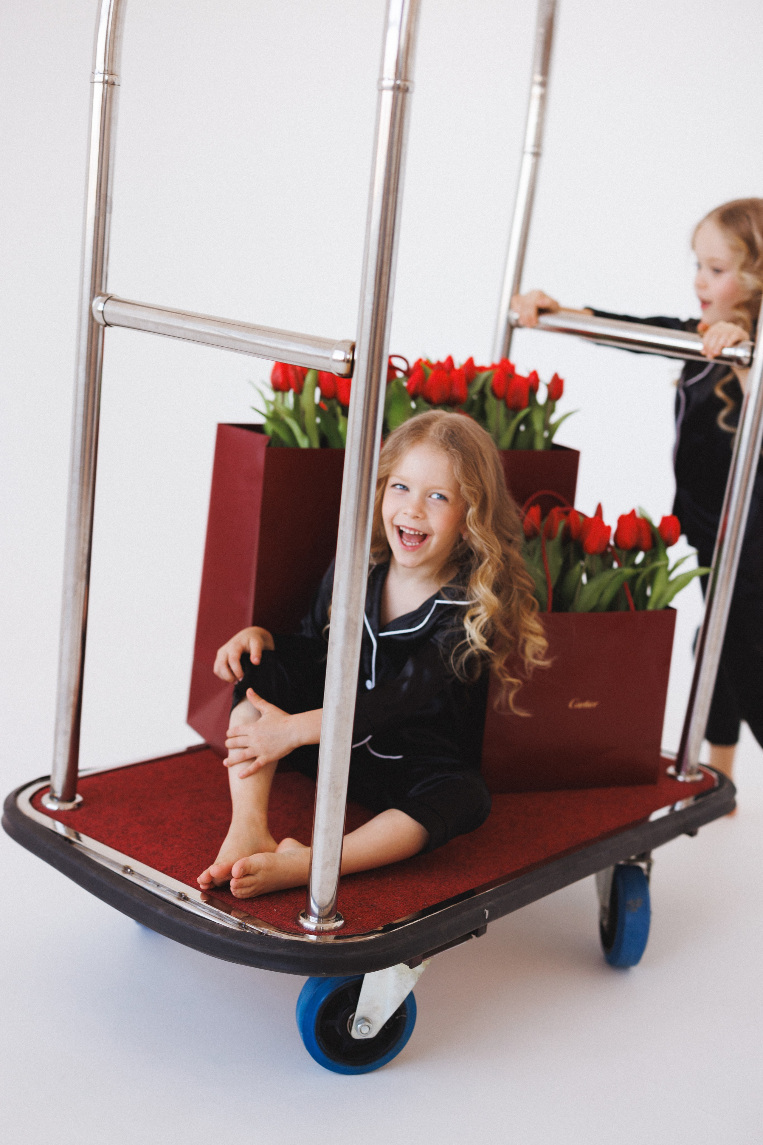 Фотосессия для девочек в тематике «Гардеробная». Семейный и детский фотограф в Краснодаре Анна Трашкова