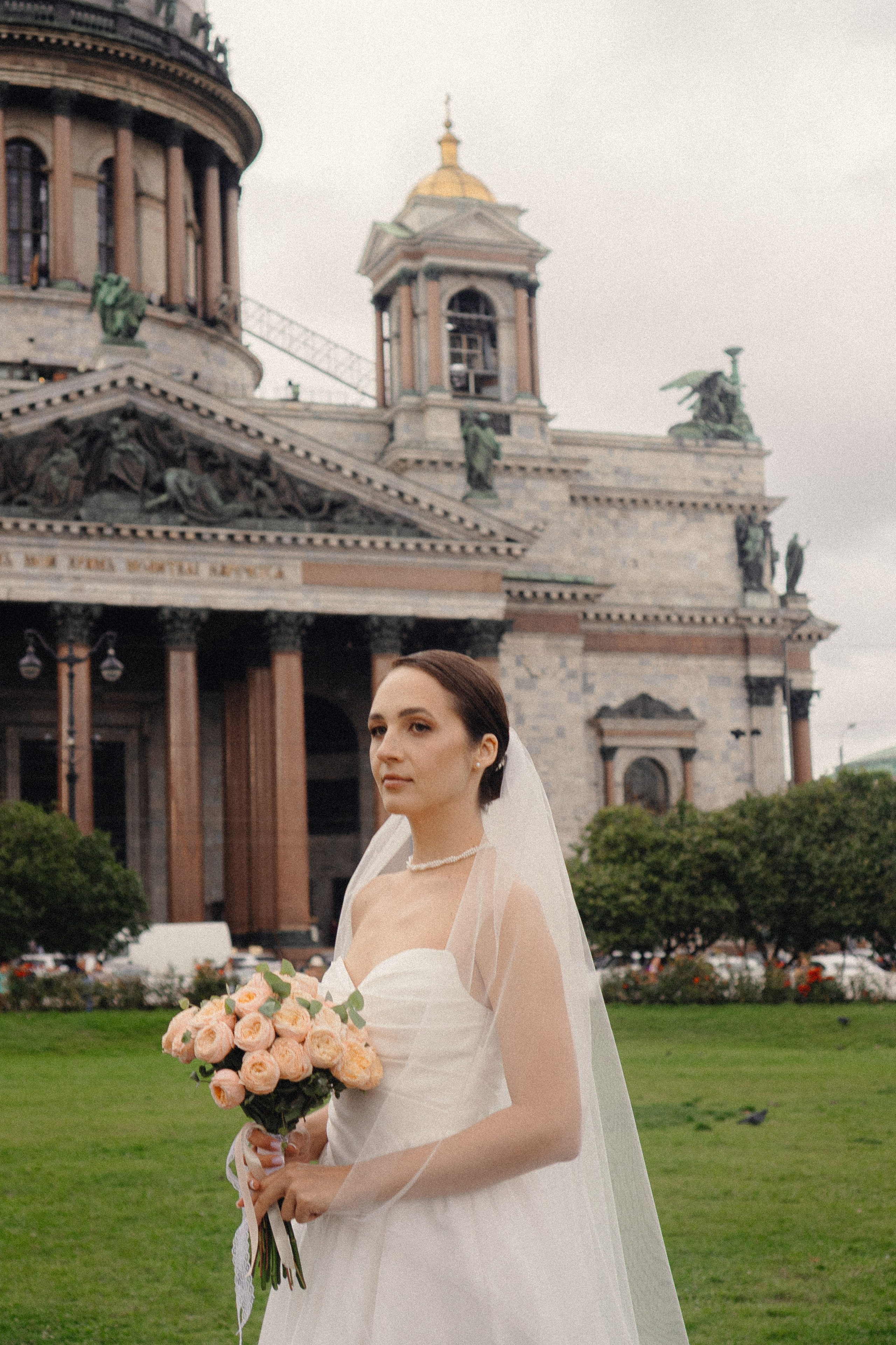 СВАДЕБНАЯ ПРОГУЛКА В САНТК-ПЕТЕРБУРГЕ (ИСАКИЕВСКИЙ СОБОР, ЗИМНЯЯ КАНАВКА, ЭРМИТАЖ И БОЛЬШАЯ МОРСКАЯ УЛИЦА). Профессиональный фотограф, Санкт-Петербург — Виктория Богомолова