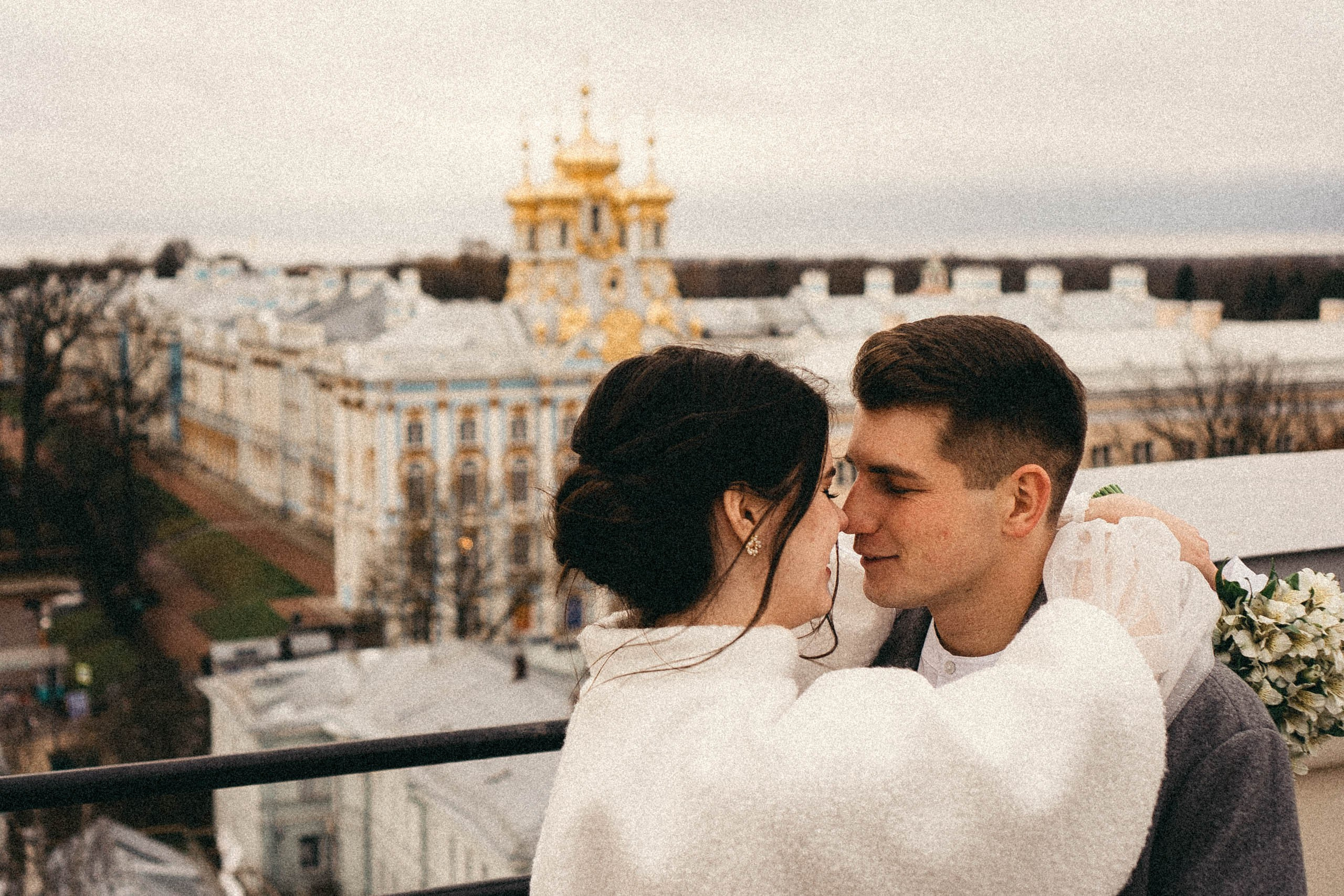 СВАДЕБНАЯ СЬЕМКА ПАРЫ В ГОРОДЕ ПУШКИН В ПАРКЕ ЕКАТЕРИНЕНСКОМ В НОЯБРЕ. Профессиональный фотограф, Санкт-Петербург — Виктория Богомолова