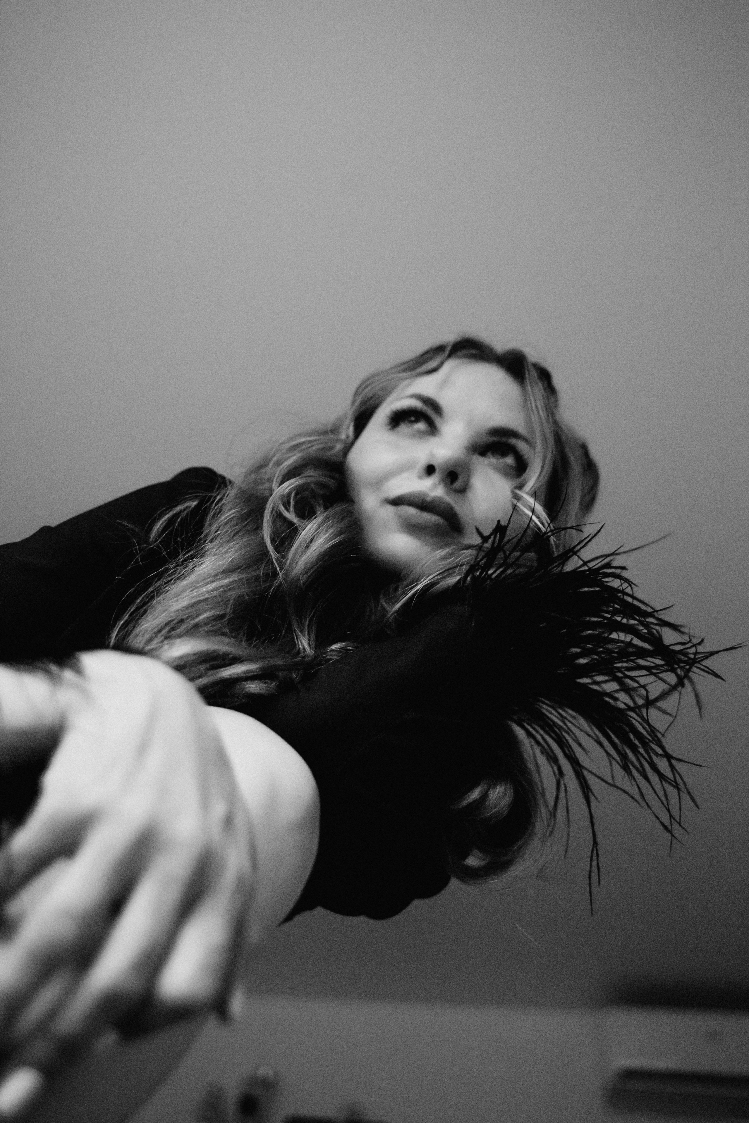 M. Привет! Меня зовут Александрина, и я фотограф