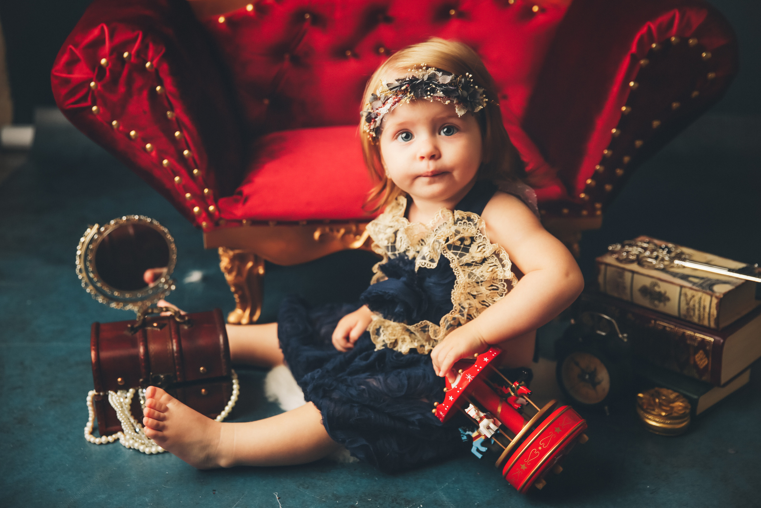 Эпоха Возрождения. Фотограф новорожденных. Семейный и детский фотограф в городе Сургуте