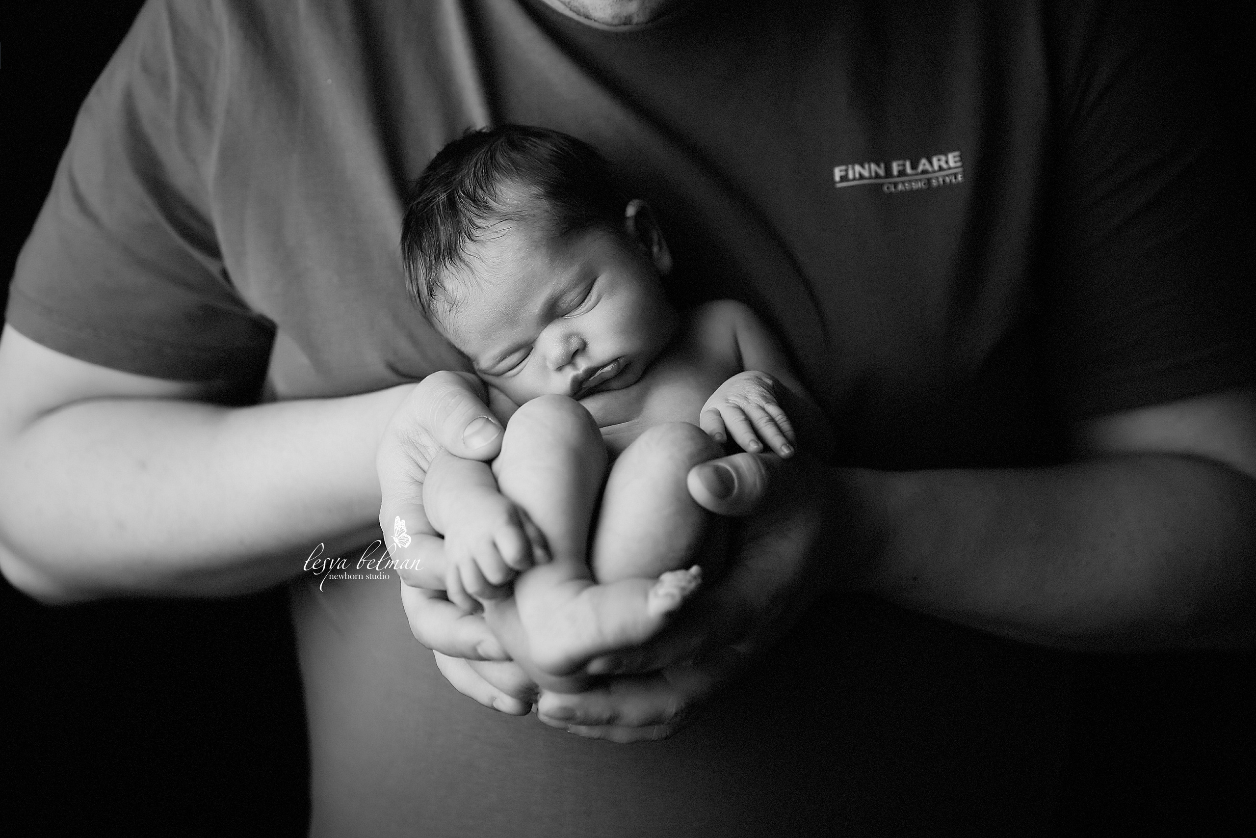 Newborn ЧБ. Фотограф новорожденных. Семейный и детский фотограф в городе Сургуте