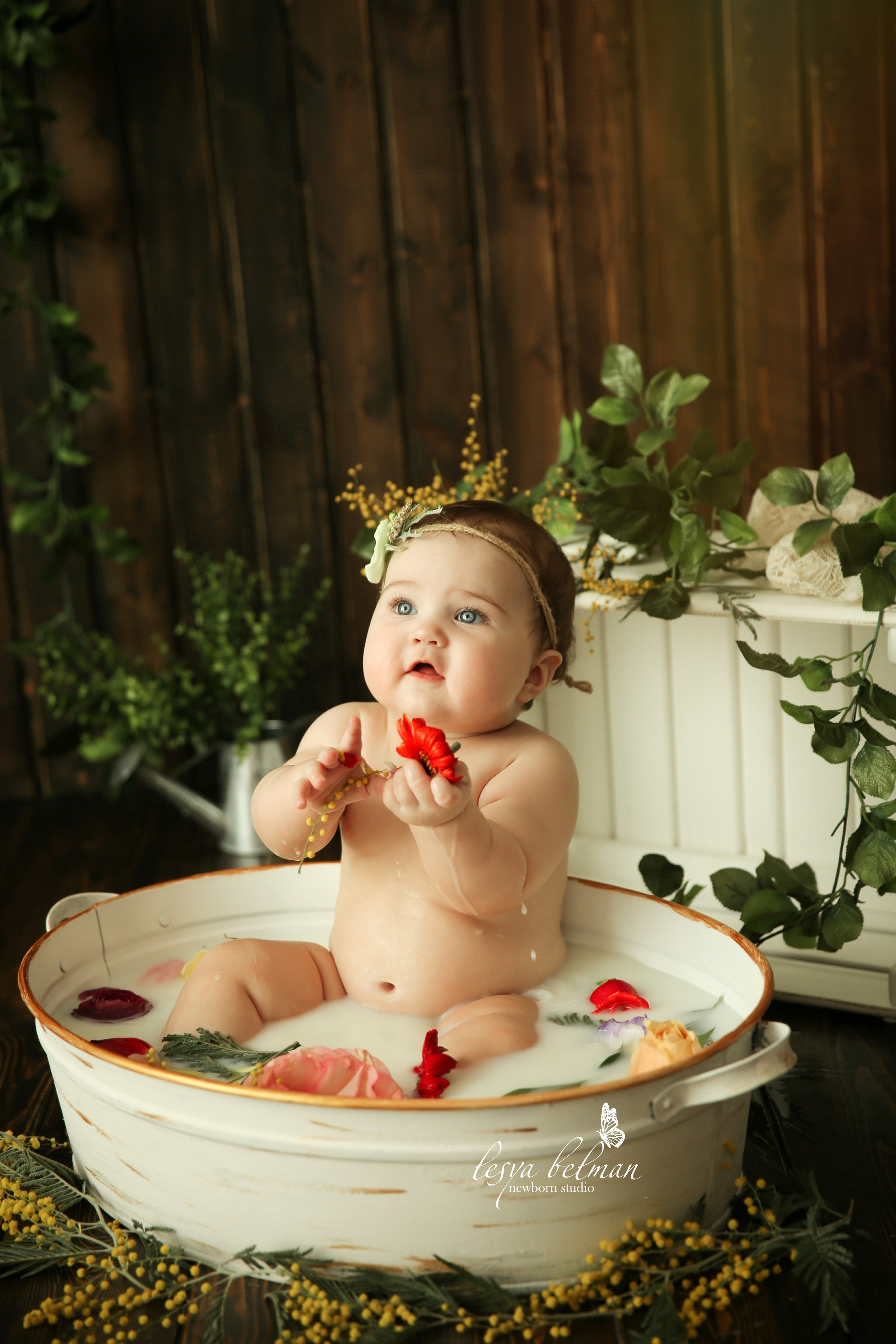 Ванночка девочки. Фотограф новорожденных. Семейный и детский фотограф в городе Сургуте