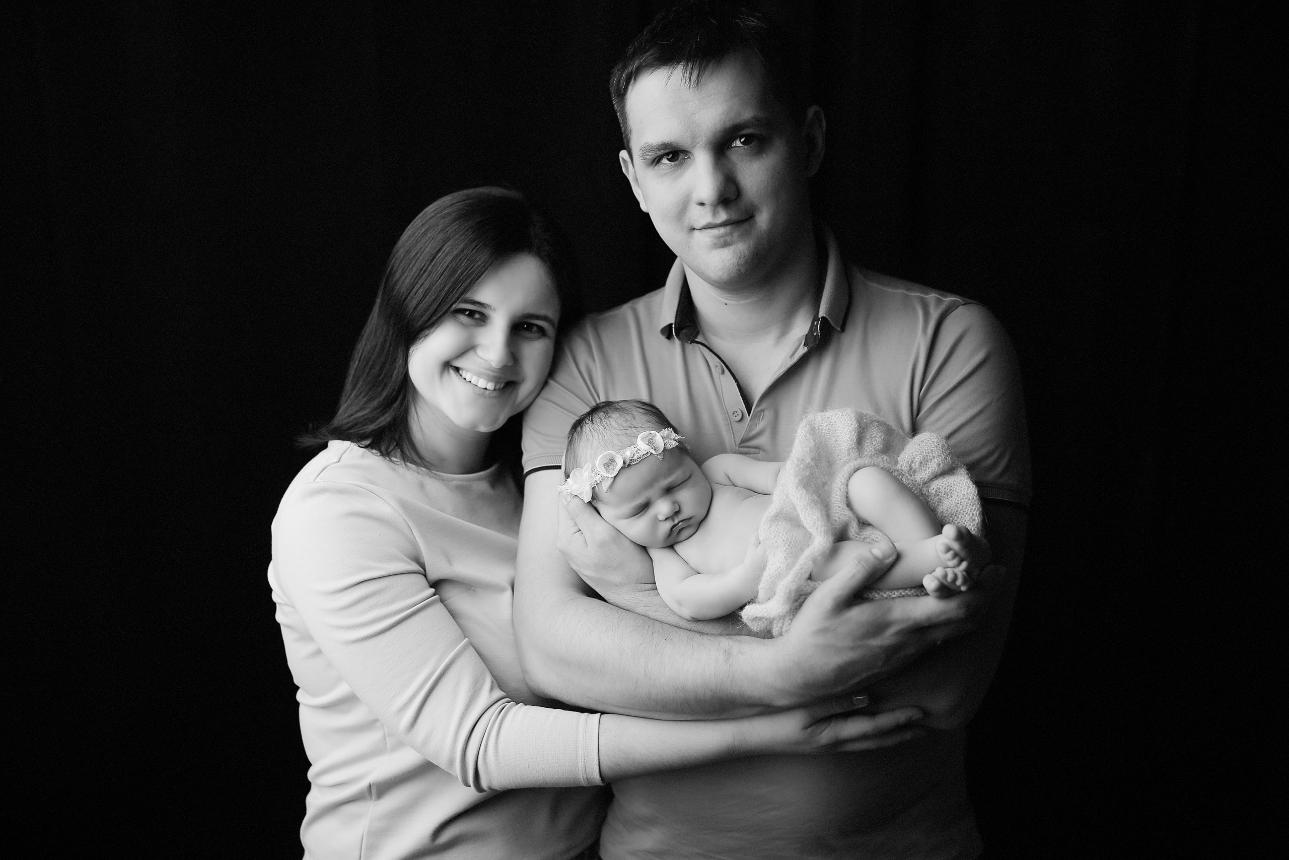 Newborn ЧБ. Фотограф новорожденных. Семейный и детский фотограф в городе Сургуте