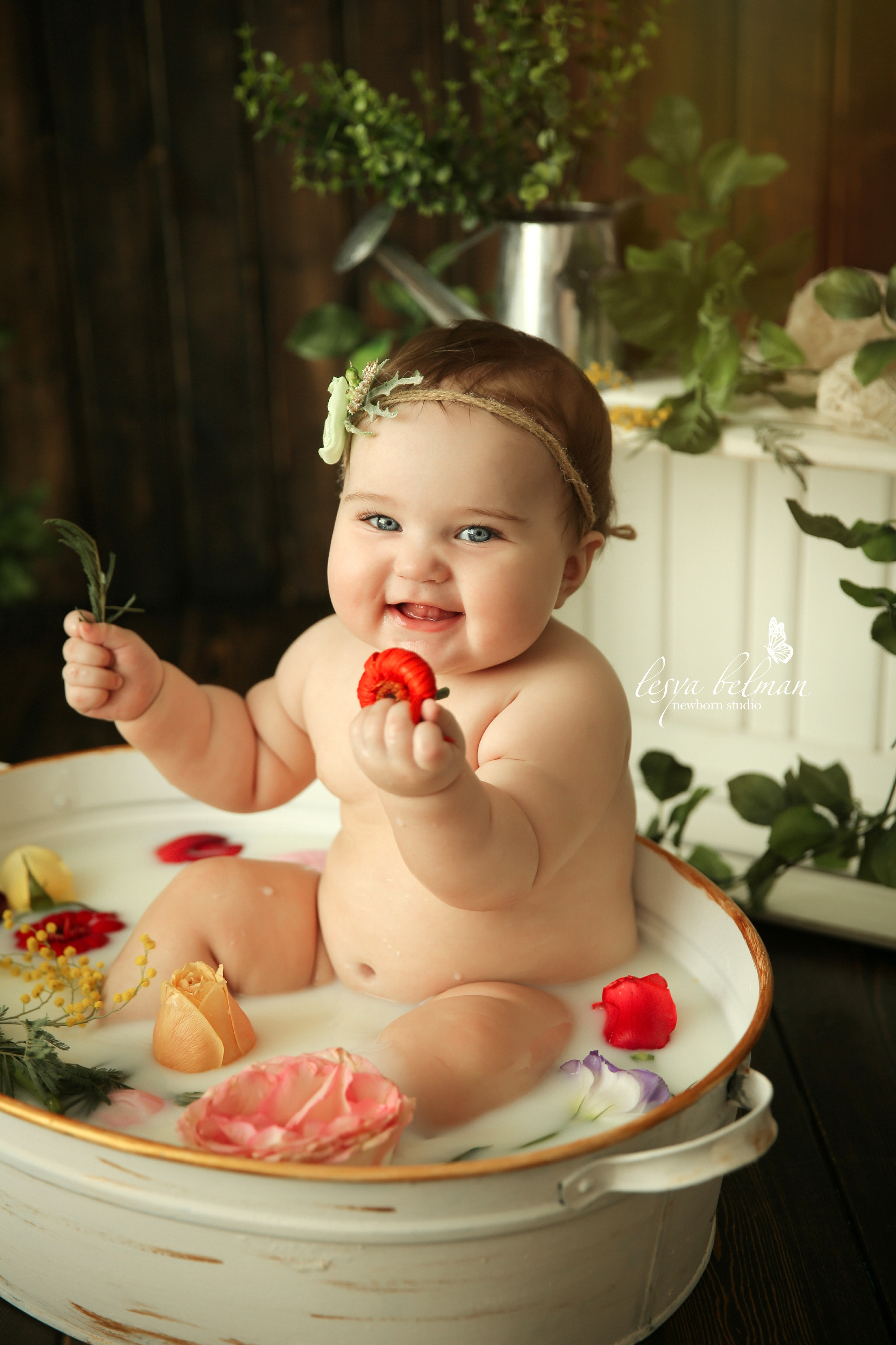 Ванночка девочки. Фотограф новорожденных. Семейный и детский фотограф в городе Сургуте