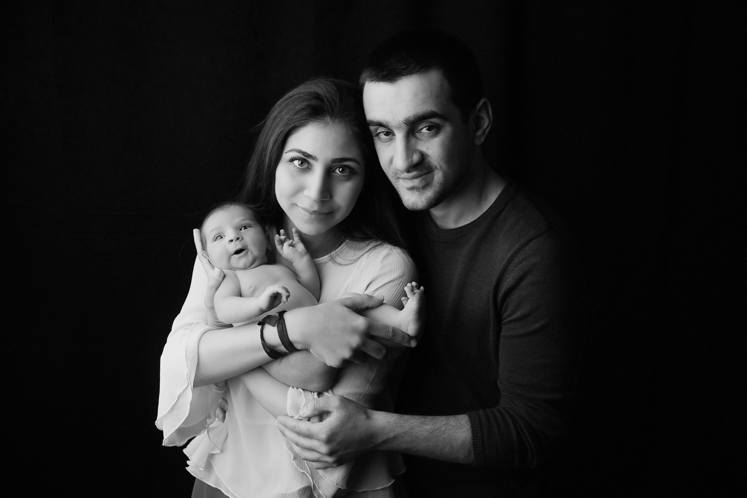 Newborn ЧБ. Фотограф новорожденных. Семейный и детский фотограф в городе Сургуте