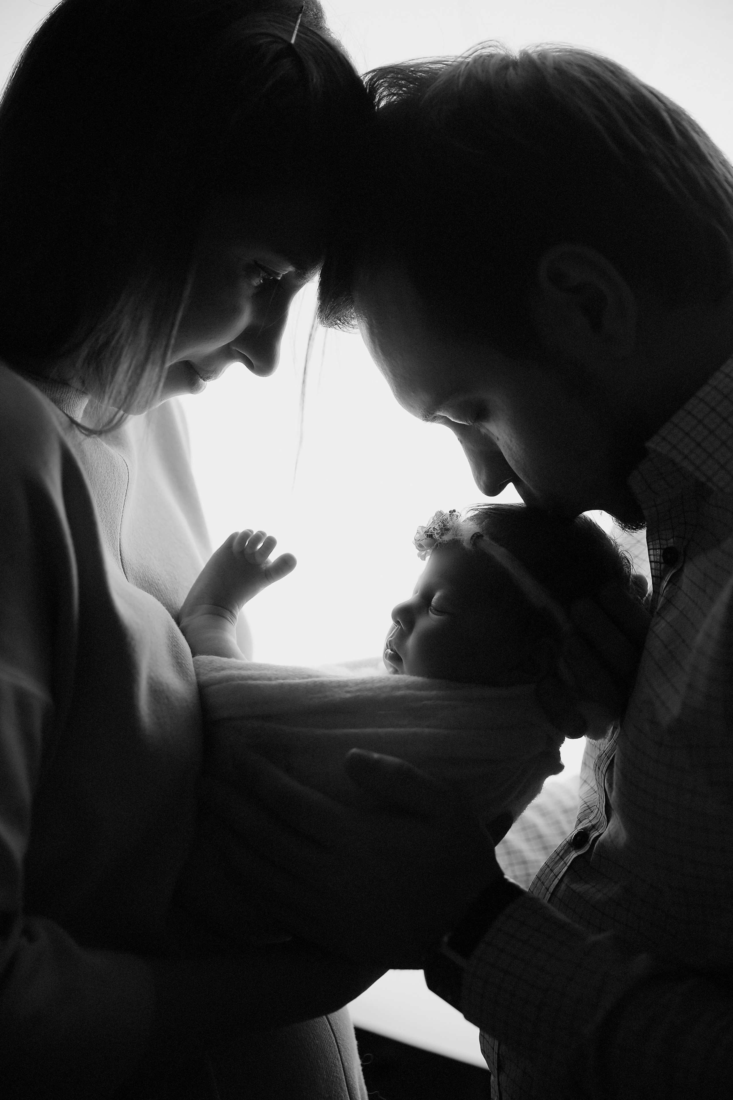 Newborn ЧБ. Фотограф новорожденных. Семейный и детский фотограф в городе Сургуте